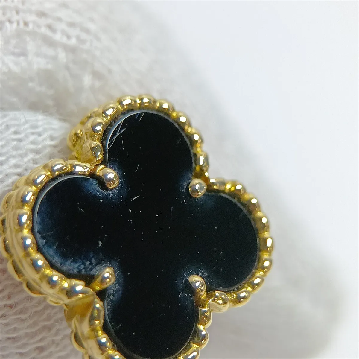 Vintage Alhambra Onyx Earrings, 750 (Yellow Gold), Total Weight 7.2g, AL03.00NX329. (Stone has — view 6