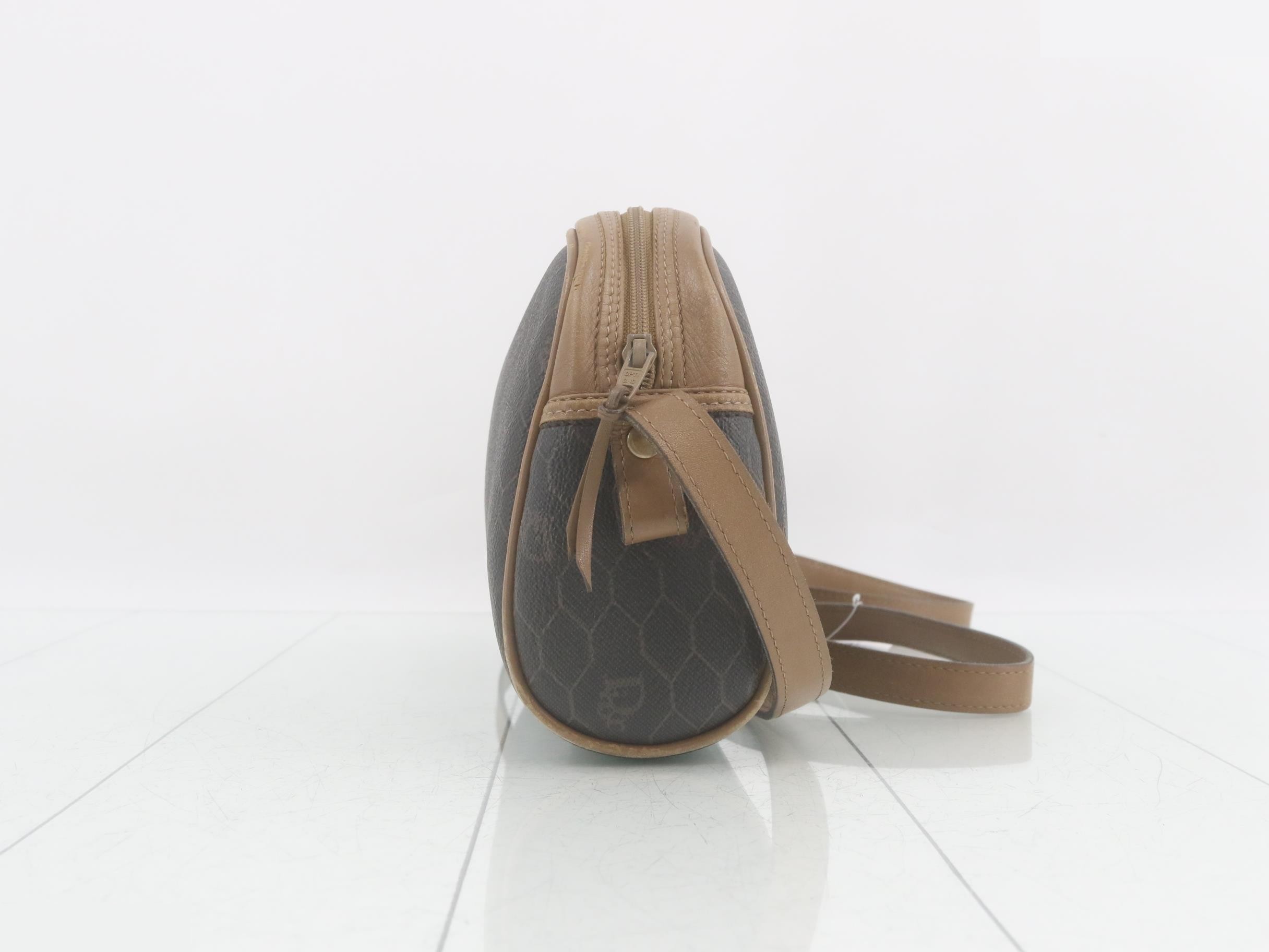 Honeycomb pattern shoulder bag — view 4