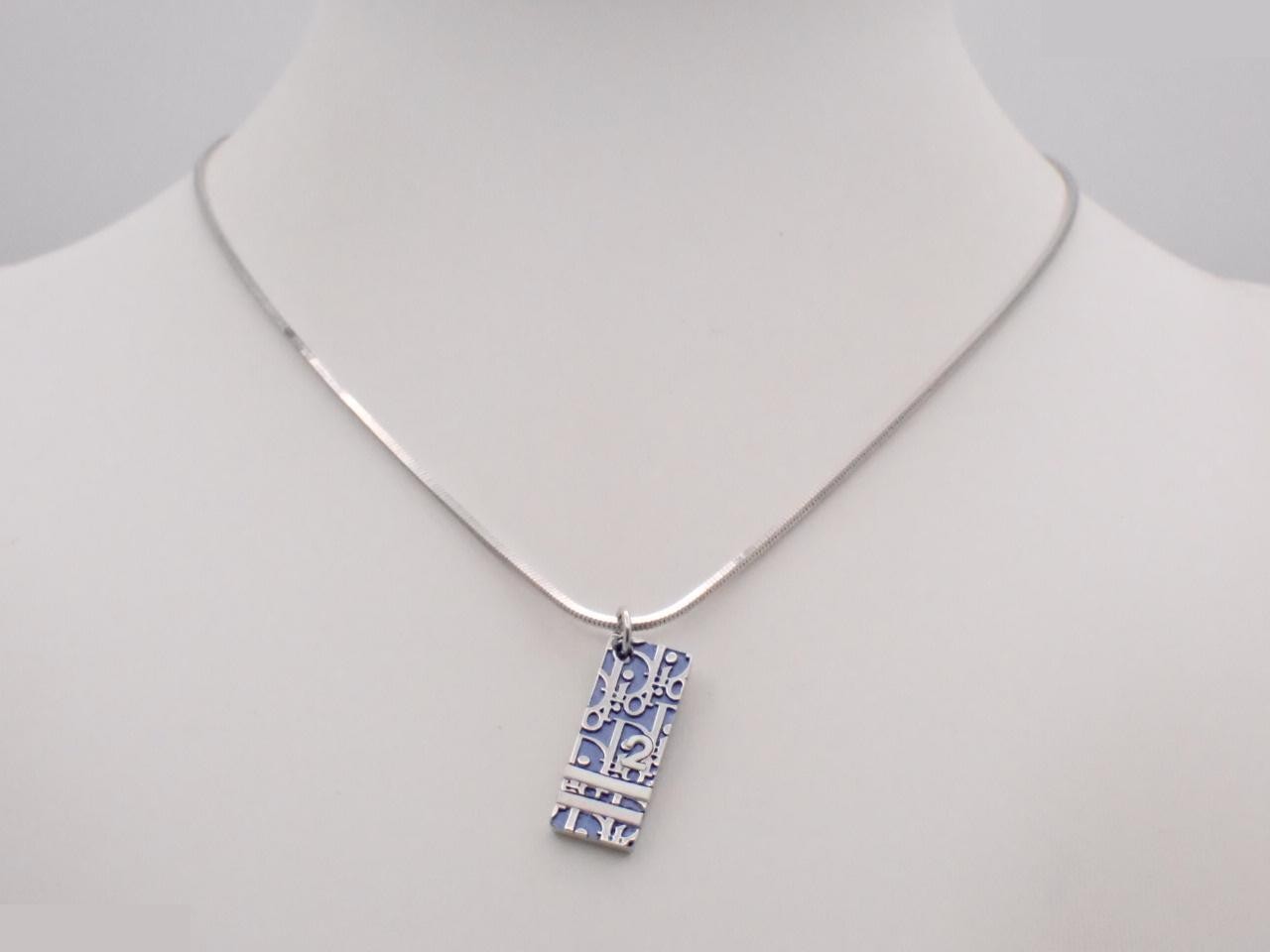 Trotter (precious metal) necklace pendant, neck circumference approximately 42 cm — view 3
