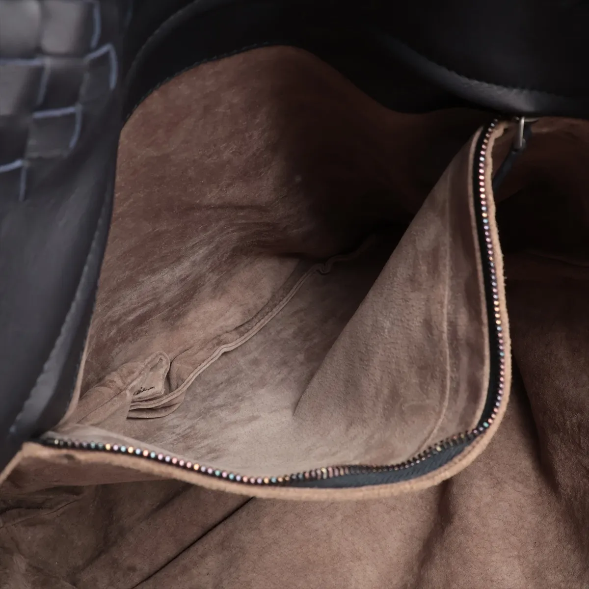 Intrecciato Leather Tote Bag Black — view 8