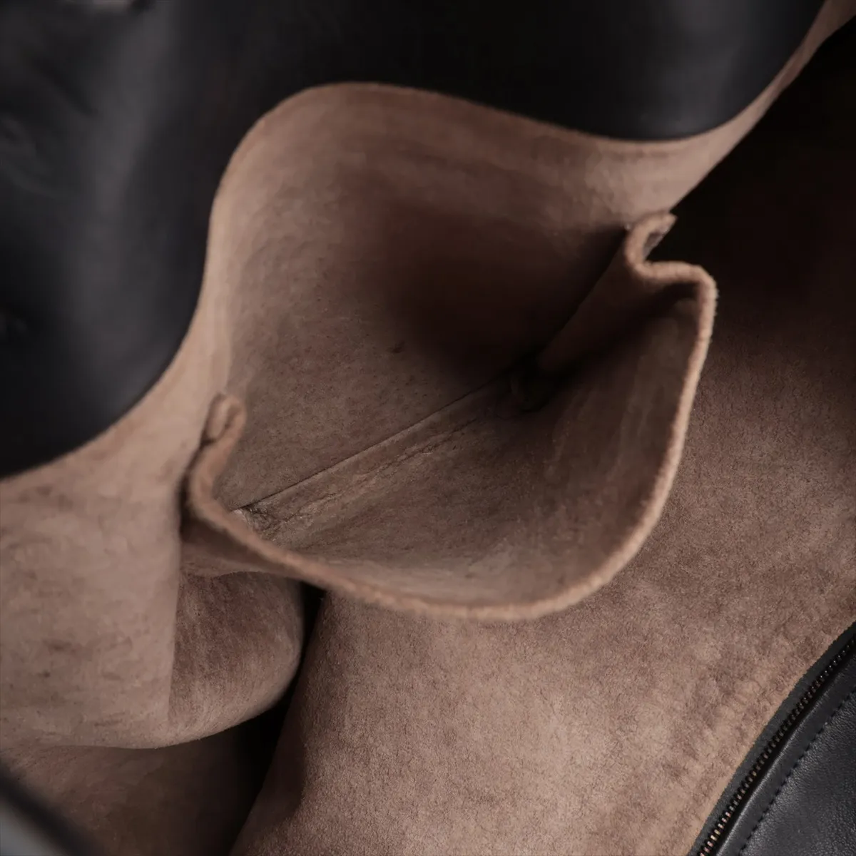 Intrecciato Leather Tote Bag Black — view 9