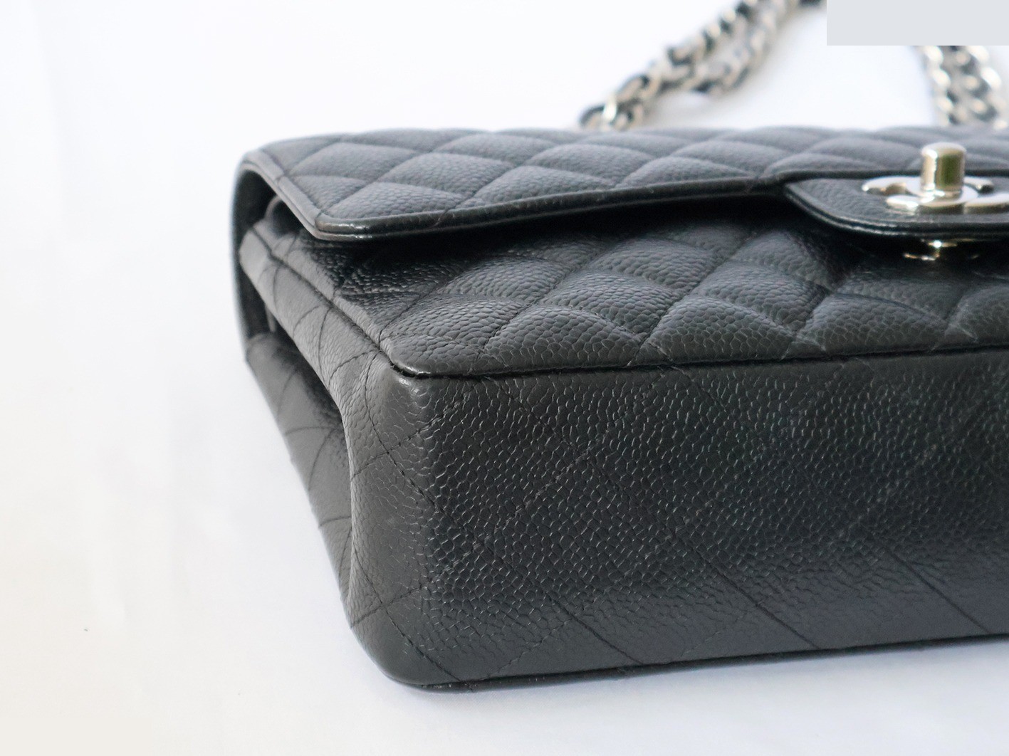 Caviar leather Matelassé 25 Double flap Double chain shoulder bag, black — view 3
