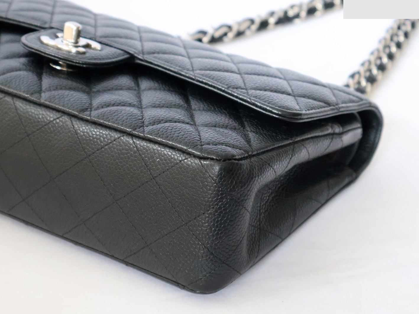 Caviar leather Matelassé 25 Double flap Double chain shoulder bag, black — view 4