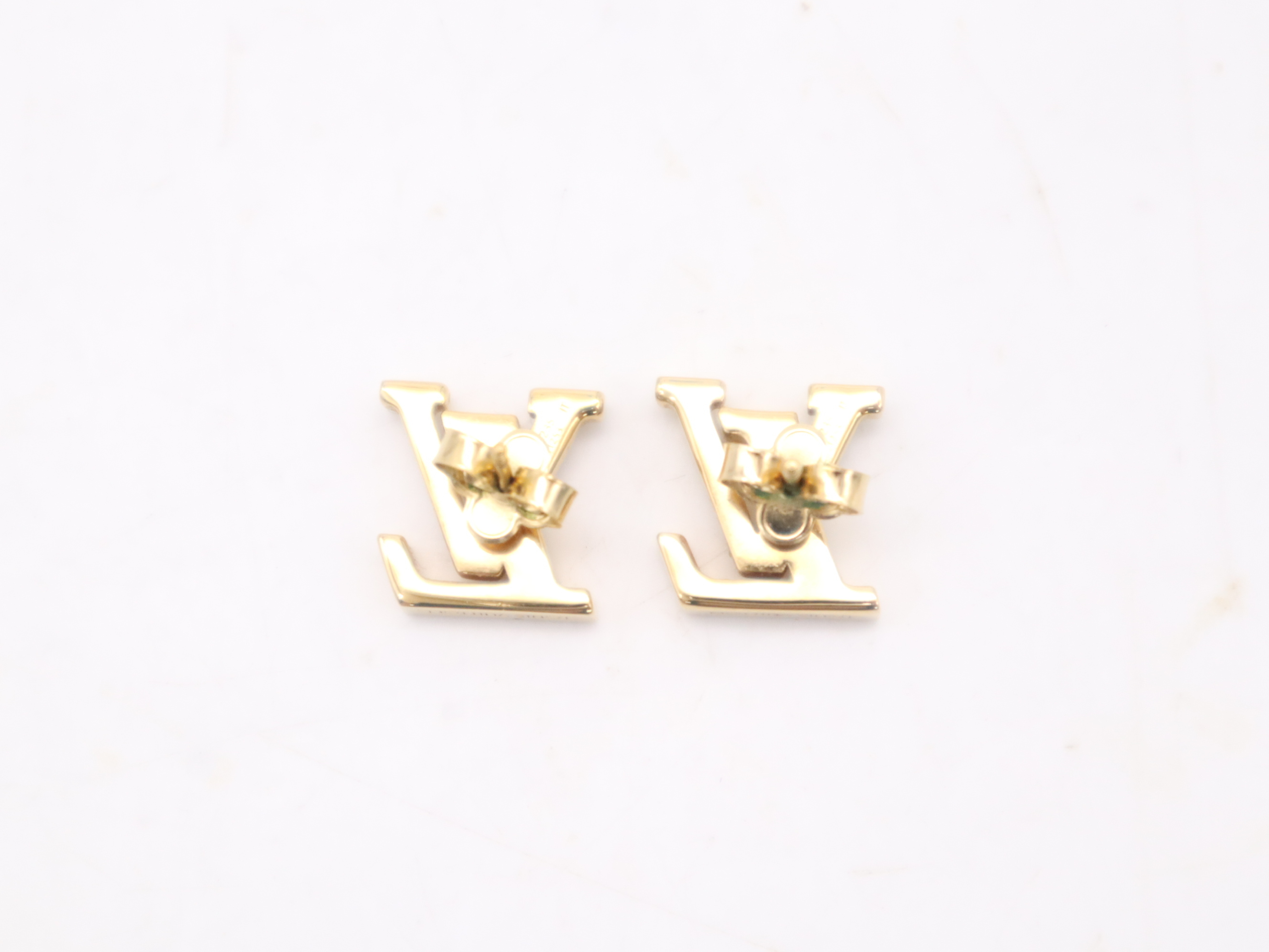 M01235 GP LV Iconic Pearl Earrings Gold Earrings — view 2