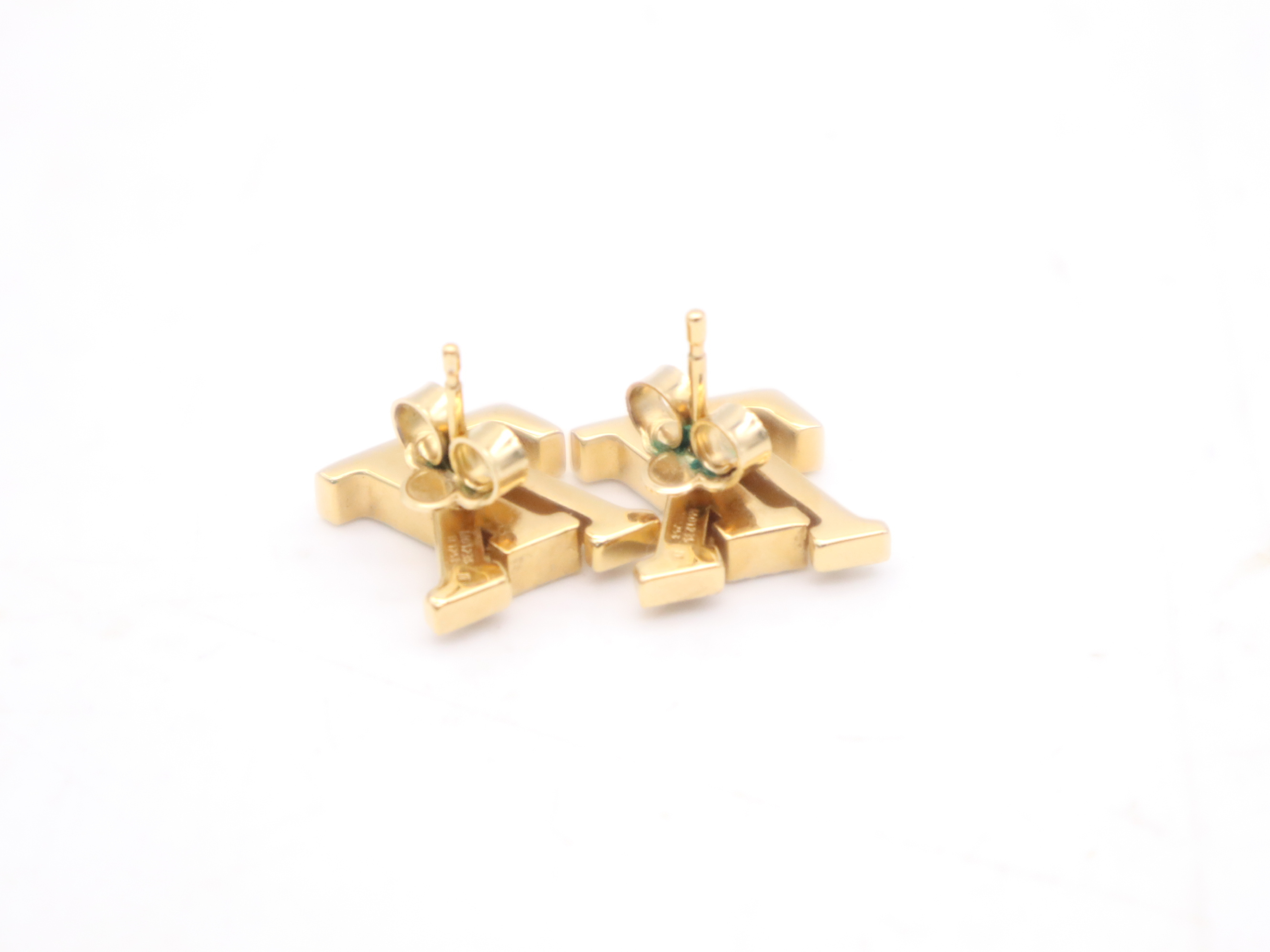 M01235 GP LV Iconic Pearl Earrings Gold Earrings — view 6