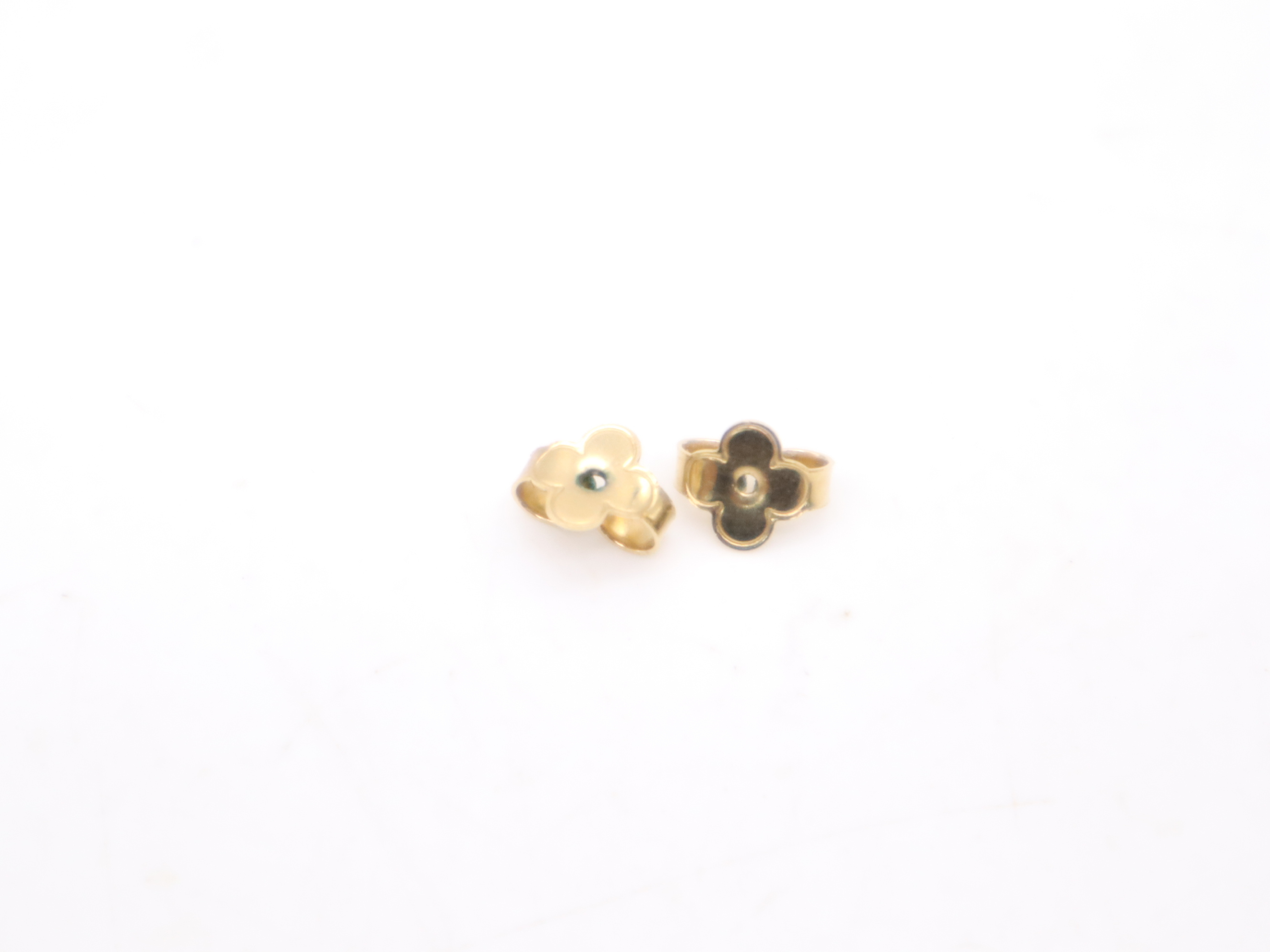 M01235 GP LV Iconic Pearl Earrings Gold Earrings — view 7