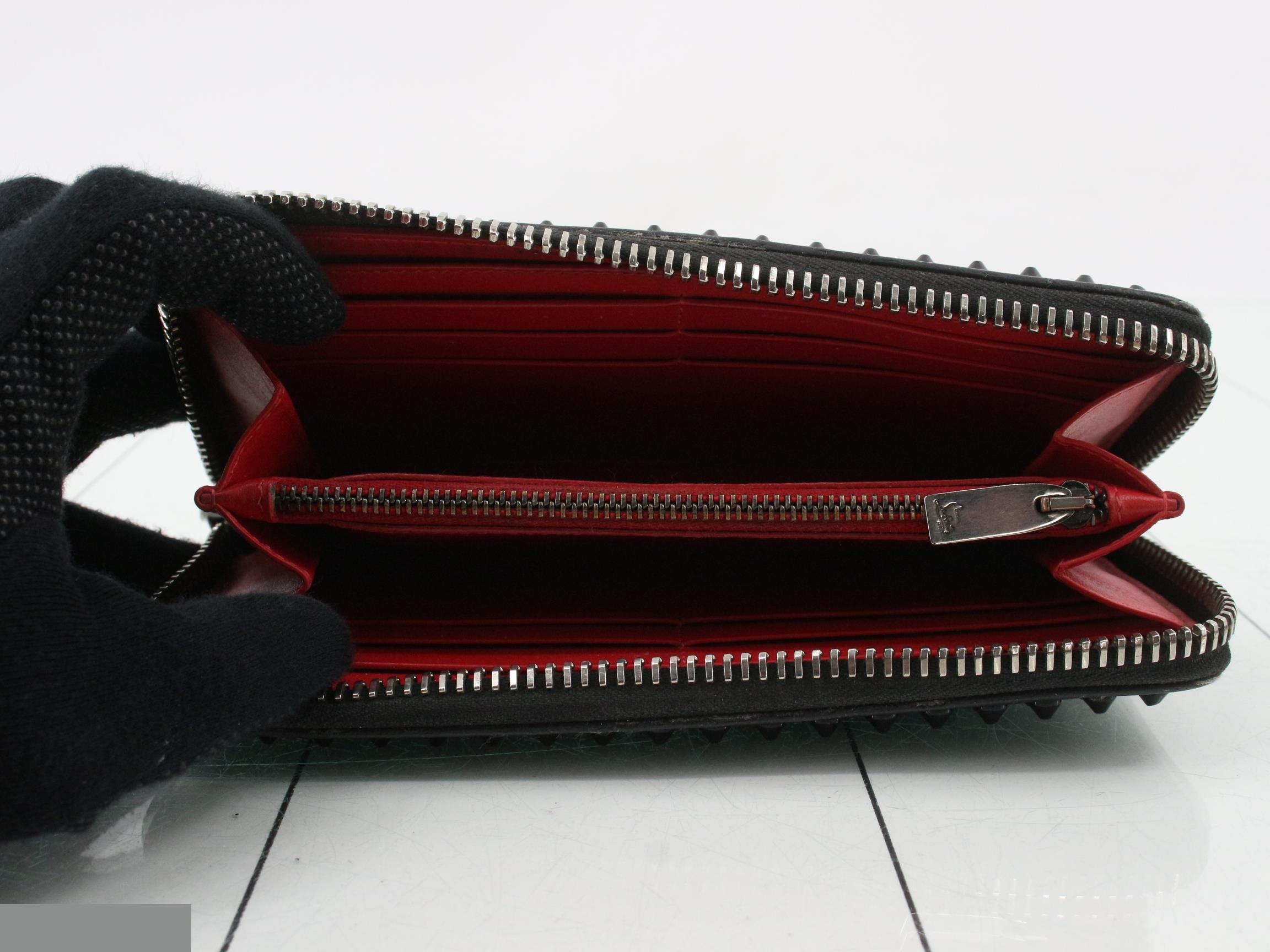 Other lines: Bags and Wallets — view 4
