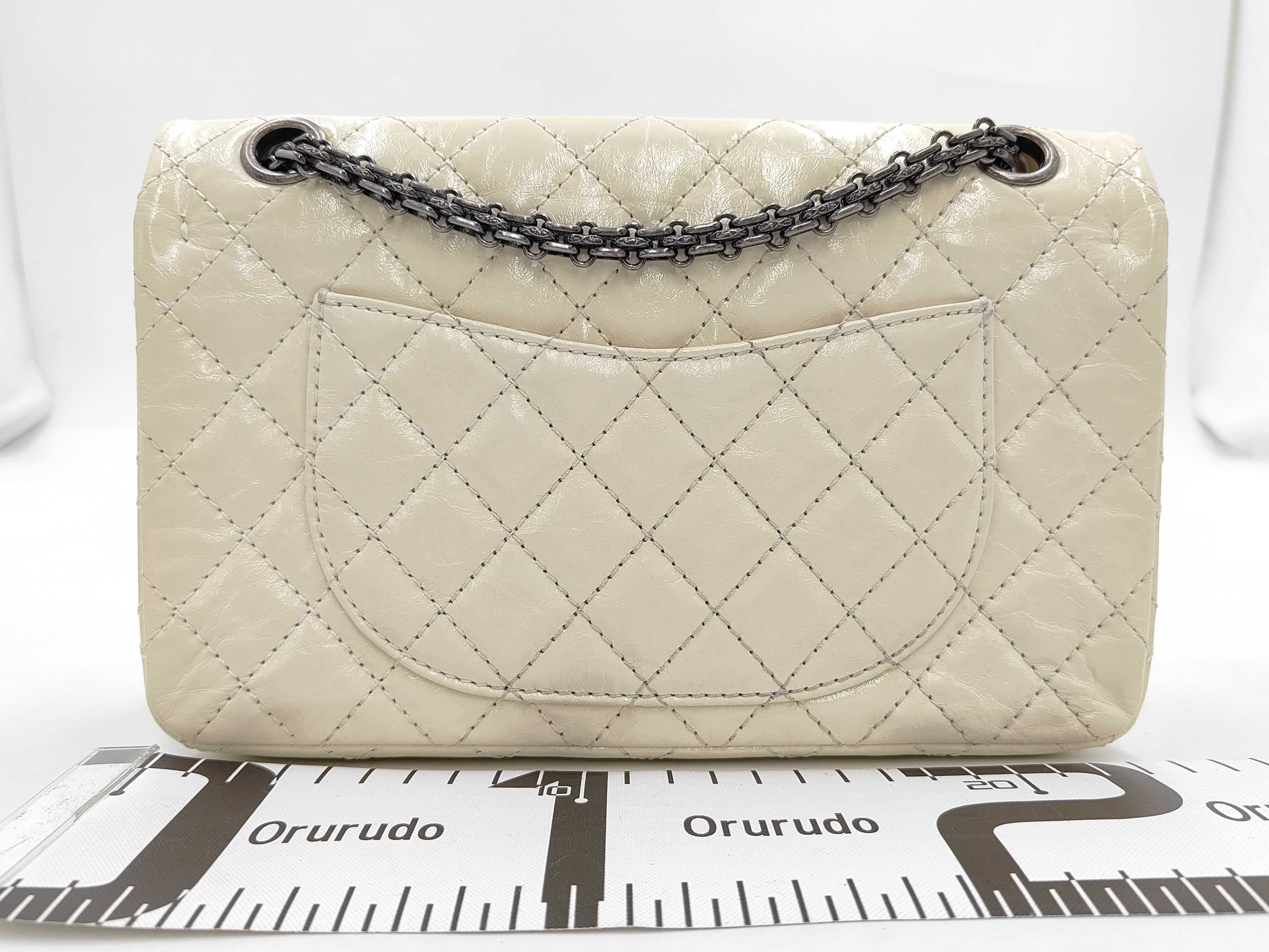 Classic 2.55 Medium Matelassé Vintage Calfskin Ivory Silver Hardware A37586 Shoulder Bag — view 2
