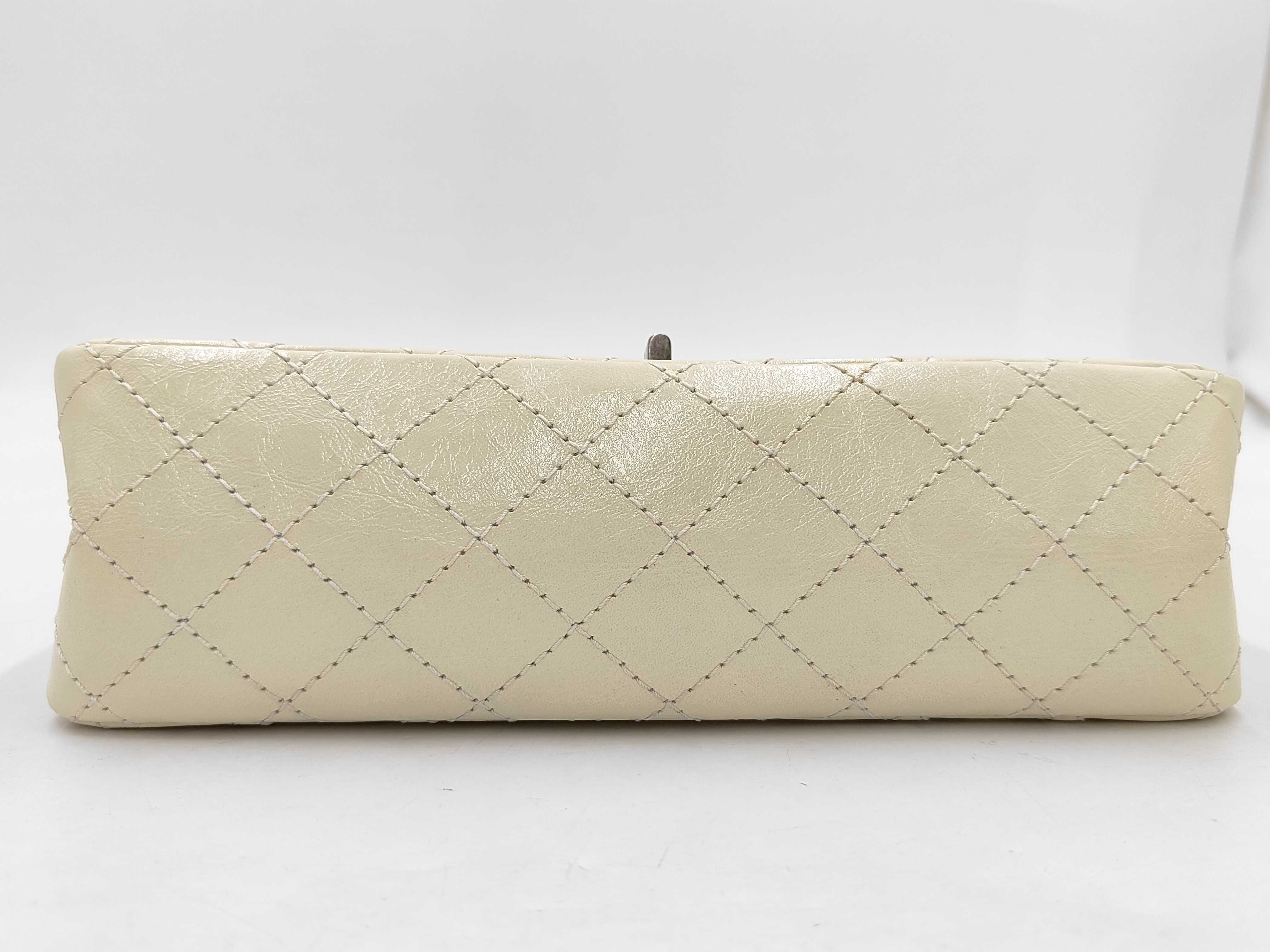 Classic 2.55 Medium Matelassé Vintage Calfskin Ivory Silver Hardware A37586 Shoulder Bag — view 3
