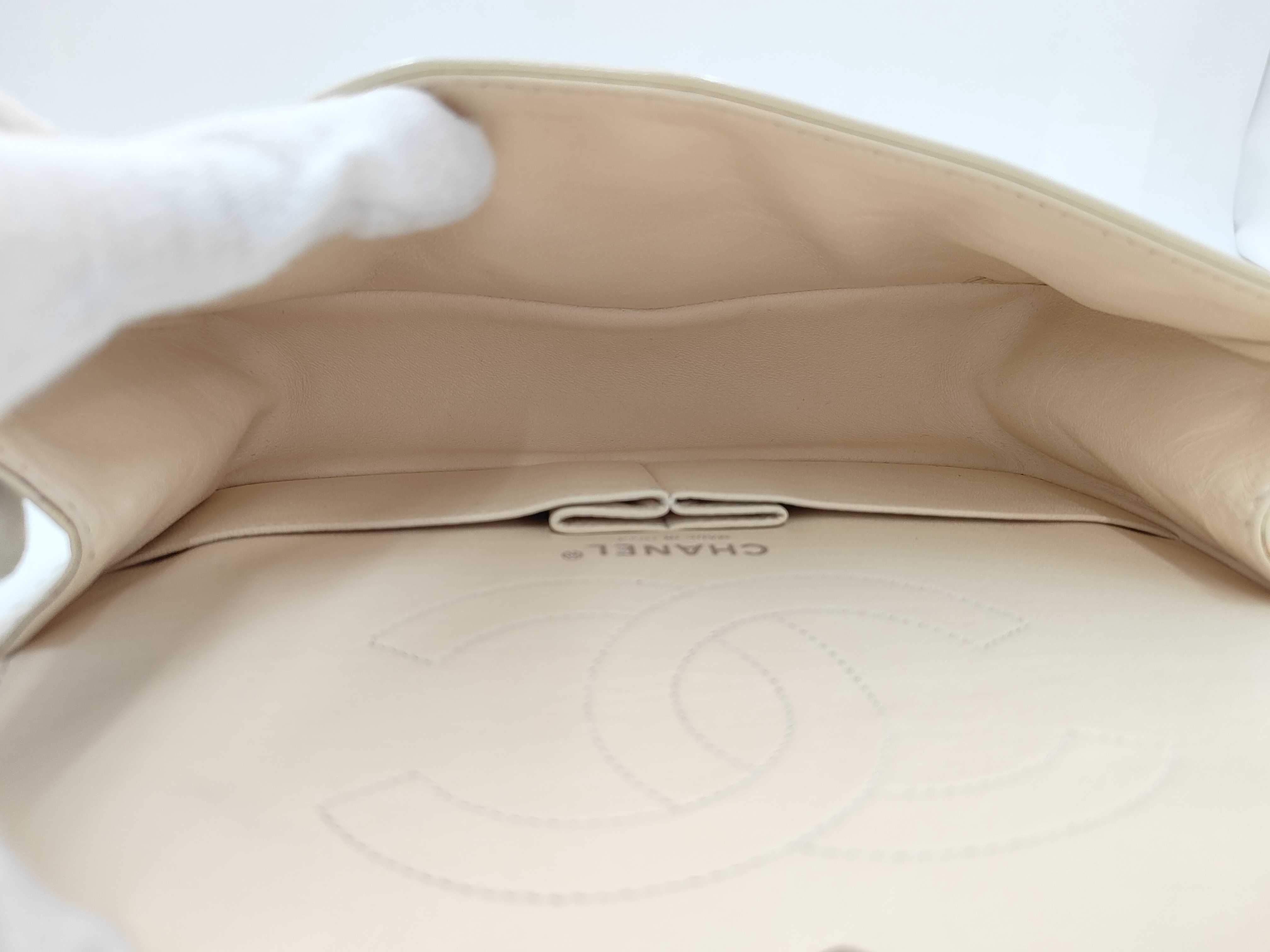 Classic 2.55 Medium Matelassé Vintage Calfskin Ivory Silver Hardware A37586 Shoulder Bag — view 9