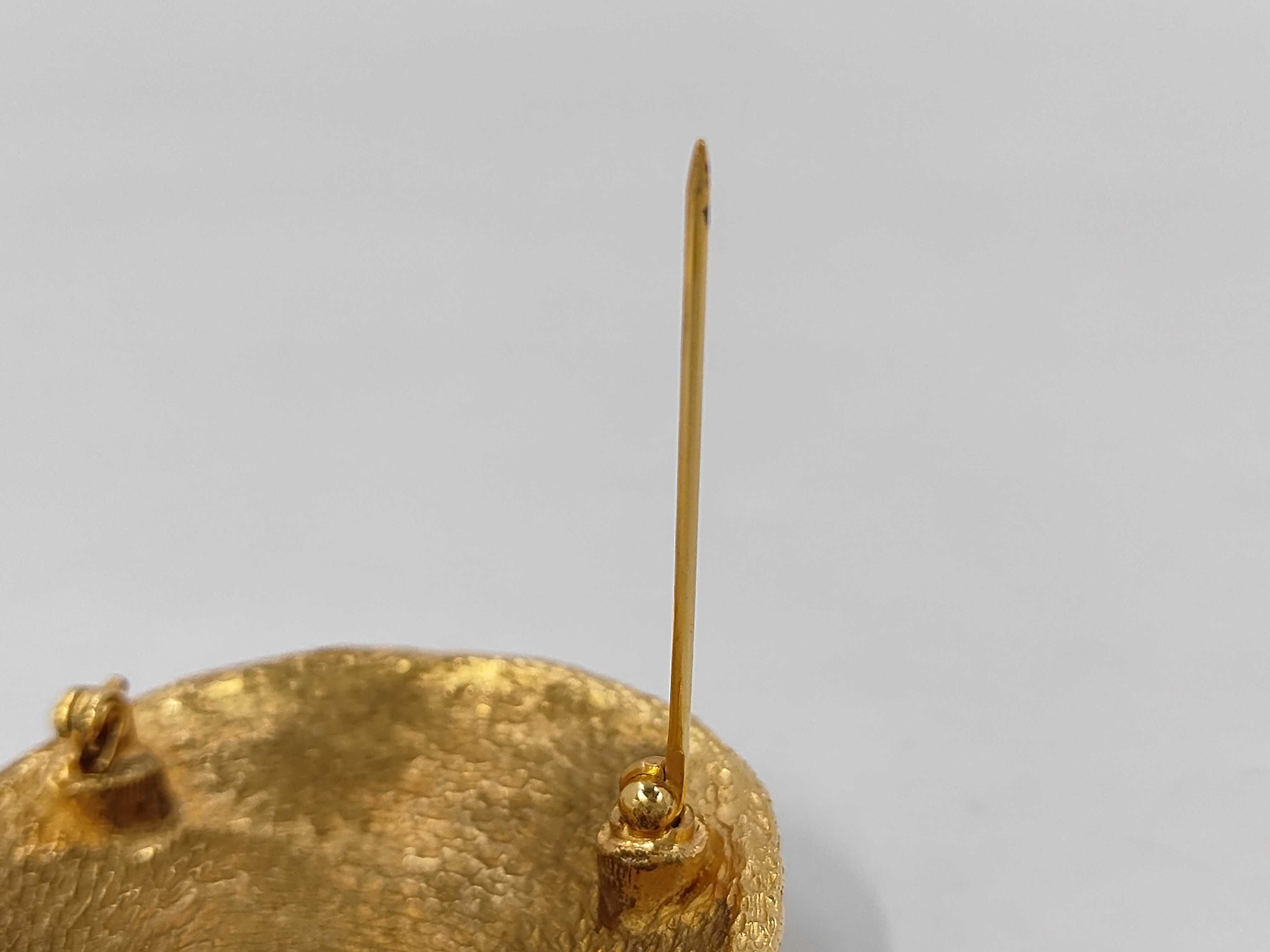 Coco Mark Round Gold Brooch — view 3