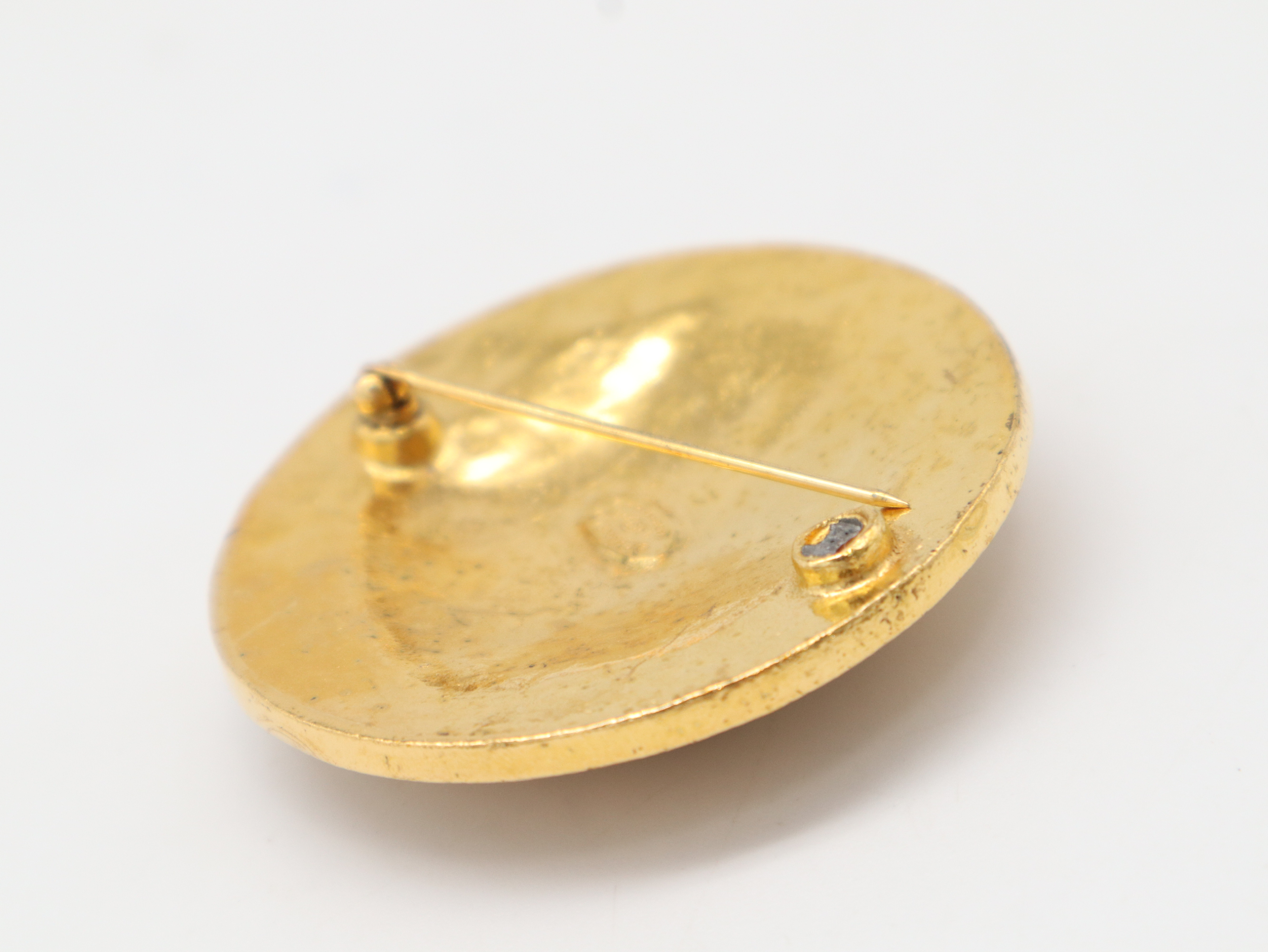 94A GP Medallion Round Brooch — view 4