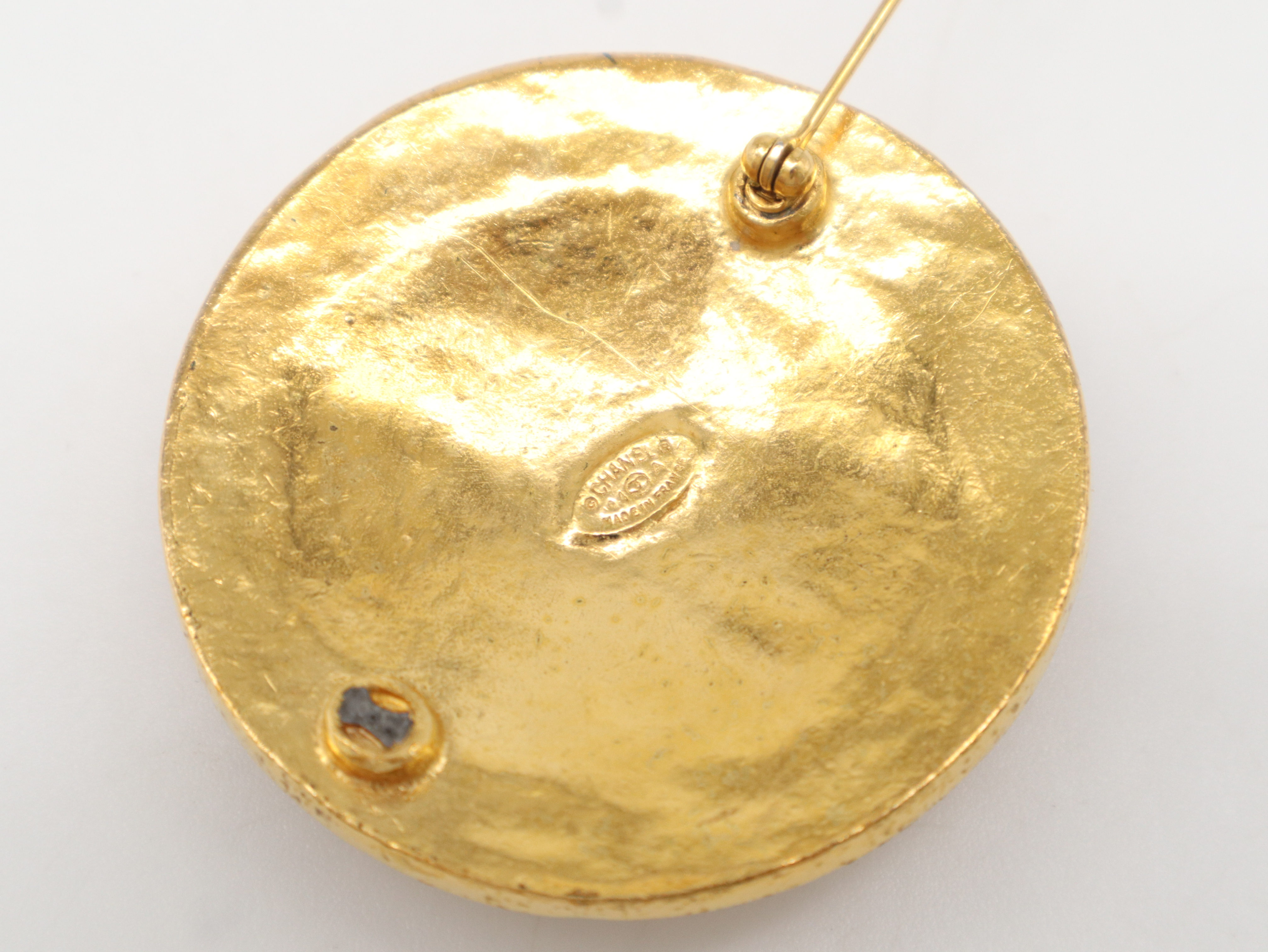94A GP Medallion Round Brooch — view 5