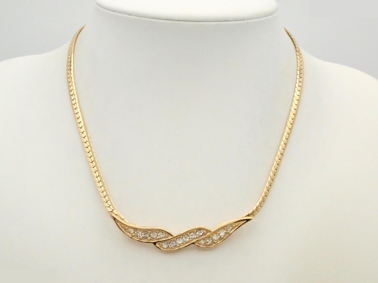 Other line: Precious metal necklaces and pendants, neck circumference approximately 36 cm. — view 3
