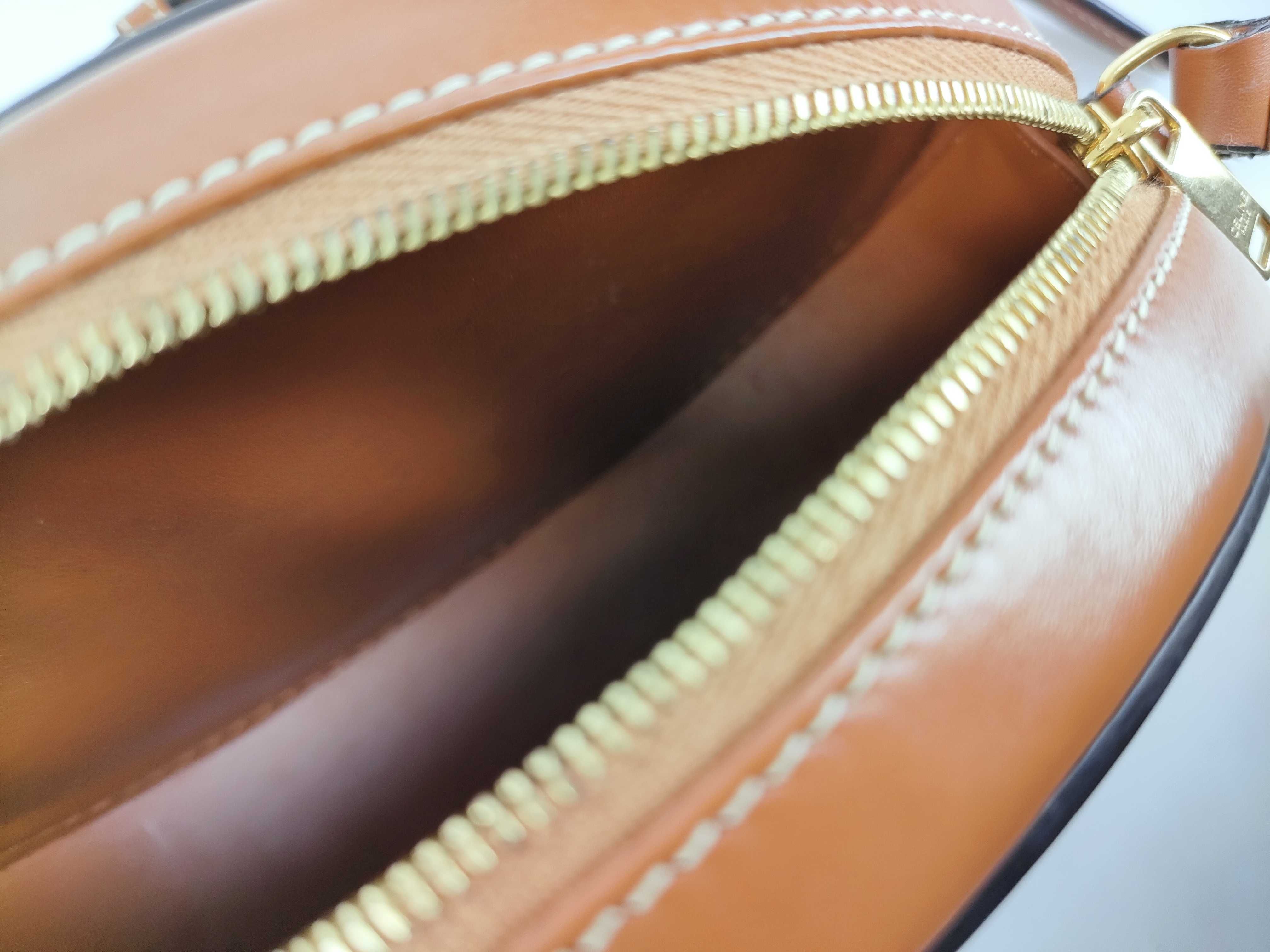 Triomphe Shoulder Bag — view 10