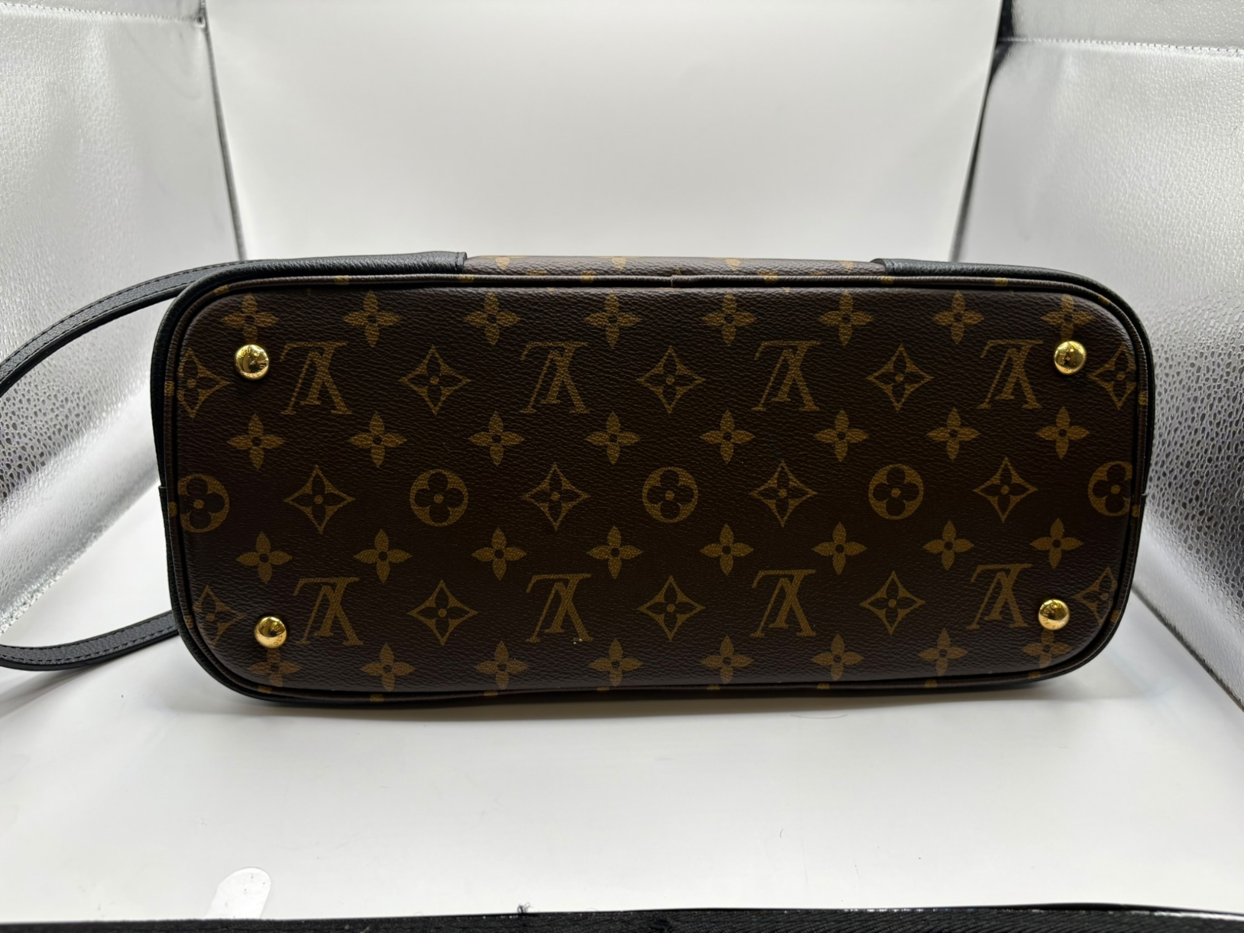 Monogram Flandrin M41595 Shoulder Bag (RFID detected) — view 3