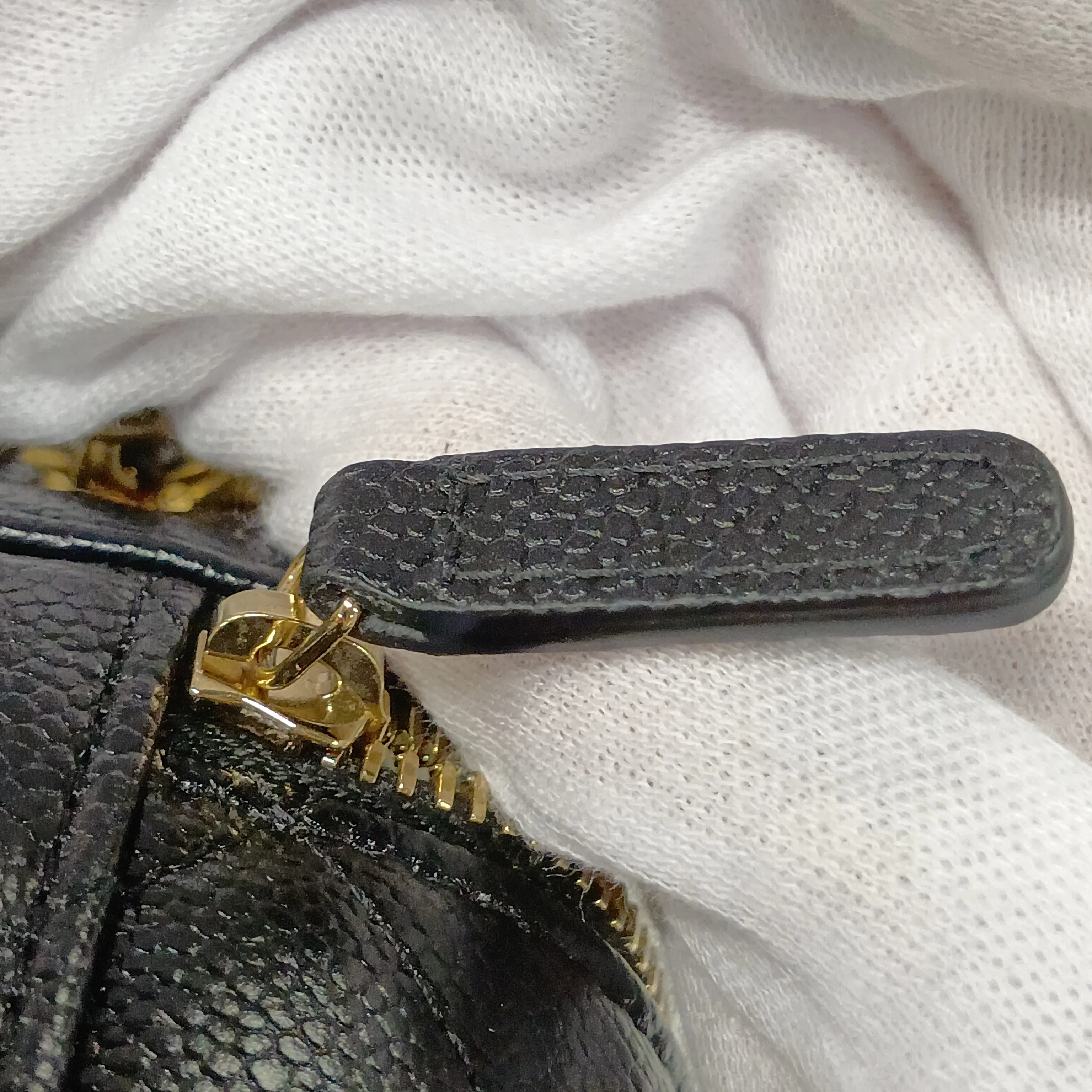 Matelassé Caviar Skin 2-Way Handbag Vanity Case Black Gold Hardware 32115689 (Serial Number 32) — view 12