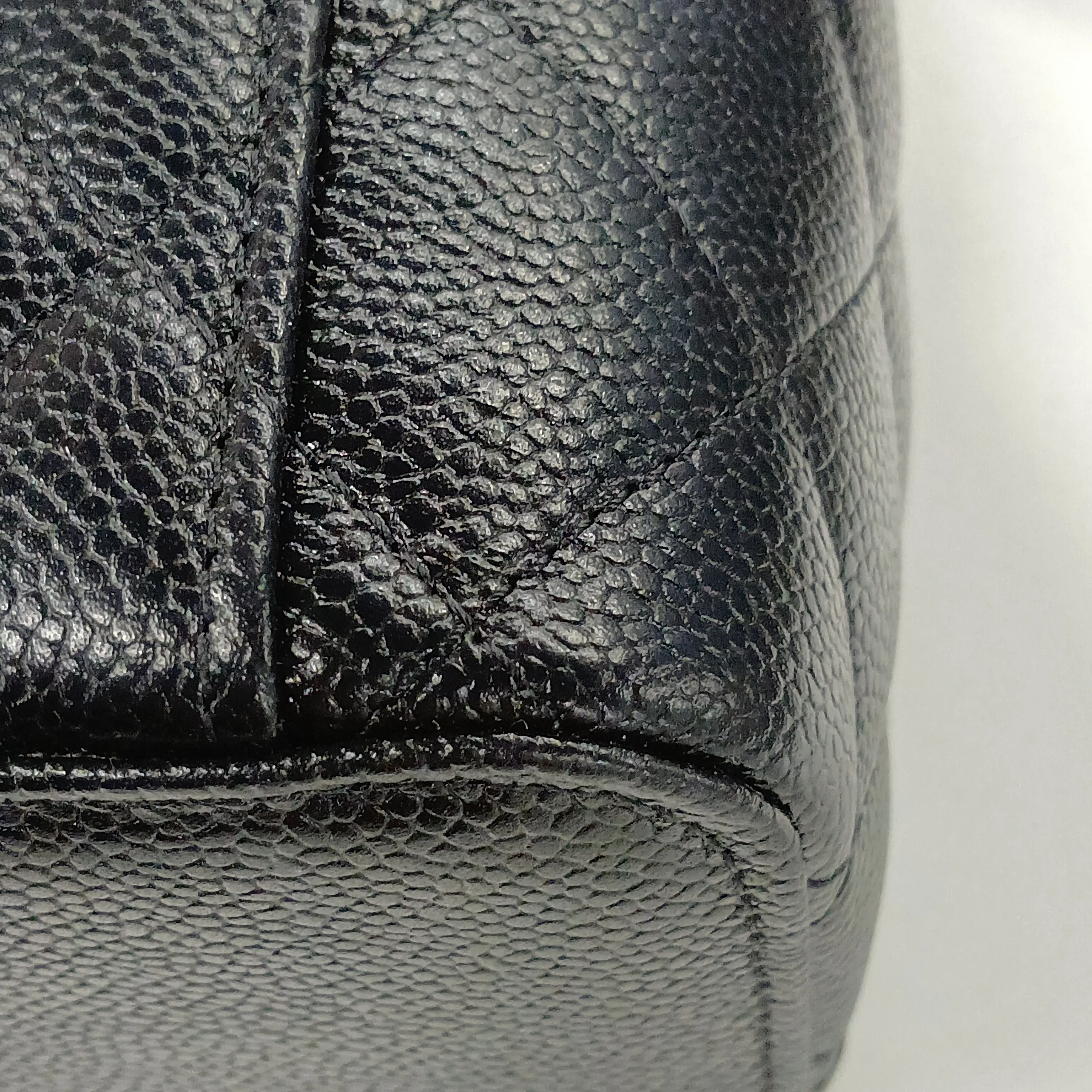 Matelassé Caviar Skin 2-Way Handbag Vanity Case Black Gold Hardware 32115689 (Serial Number 32) — view 13