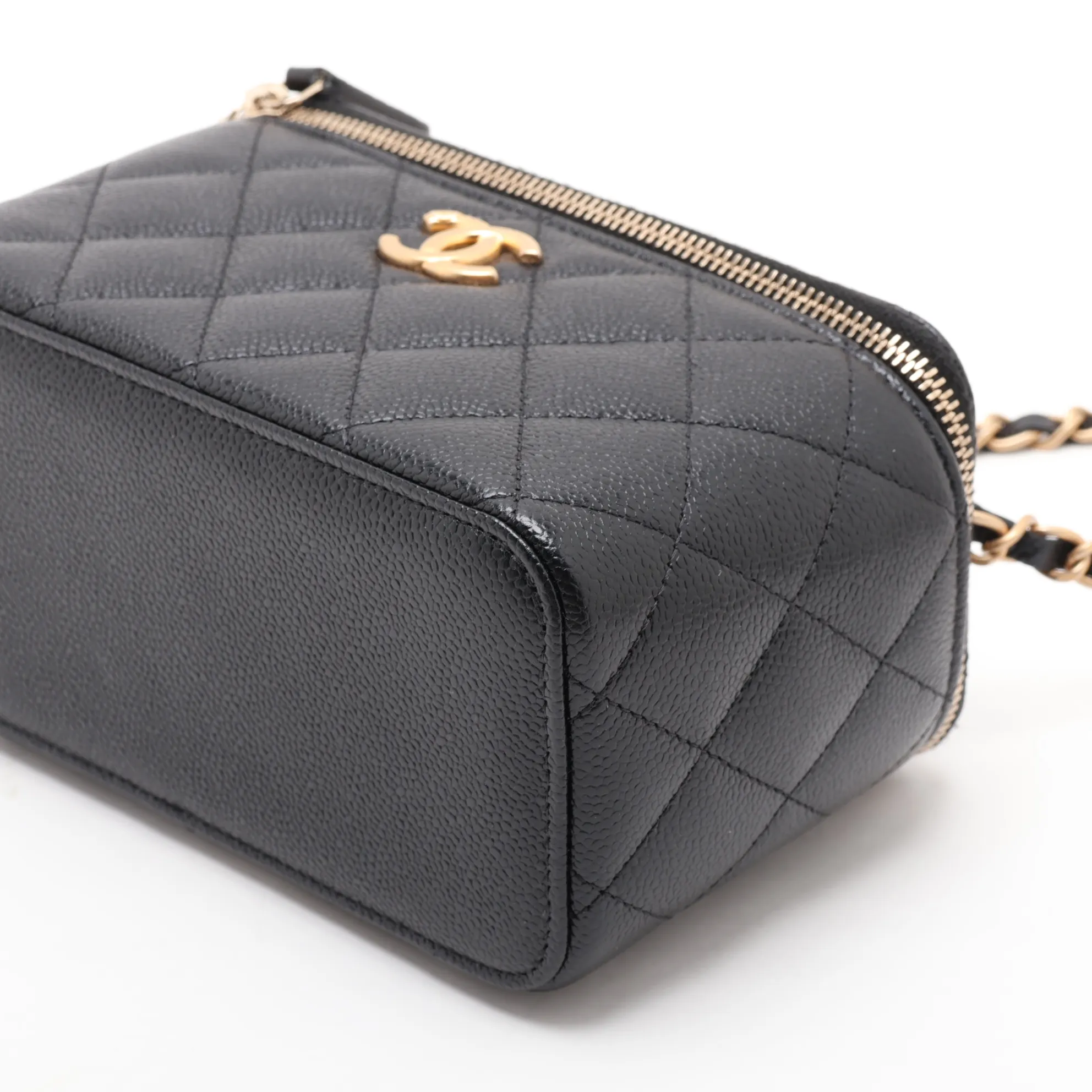 Matelassé Caviar Skin 2-Way Handbag Vanity Case Black Gold Hardware 32115689 (Serial Number 32) — view 3
