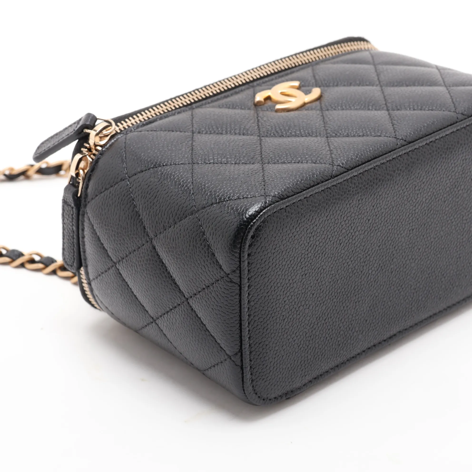 Matelassé Caviar Skin 2-Way Handbag Vanity Case Black Gold Hardware 32115689 (Serial Number 32) — view 4