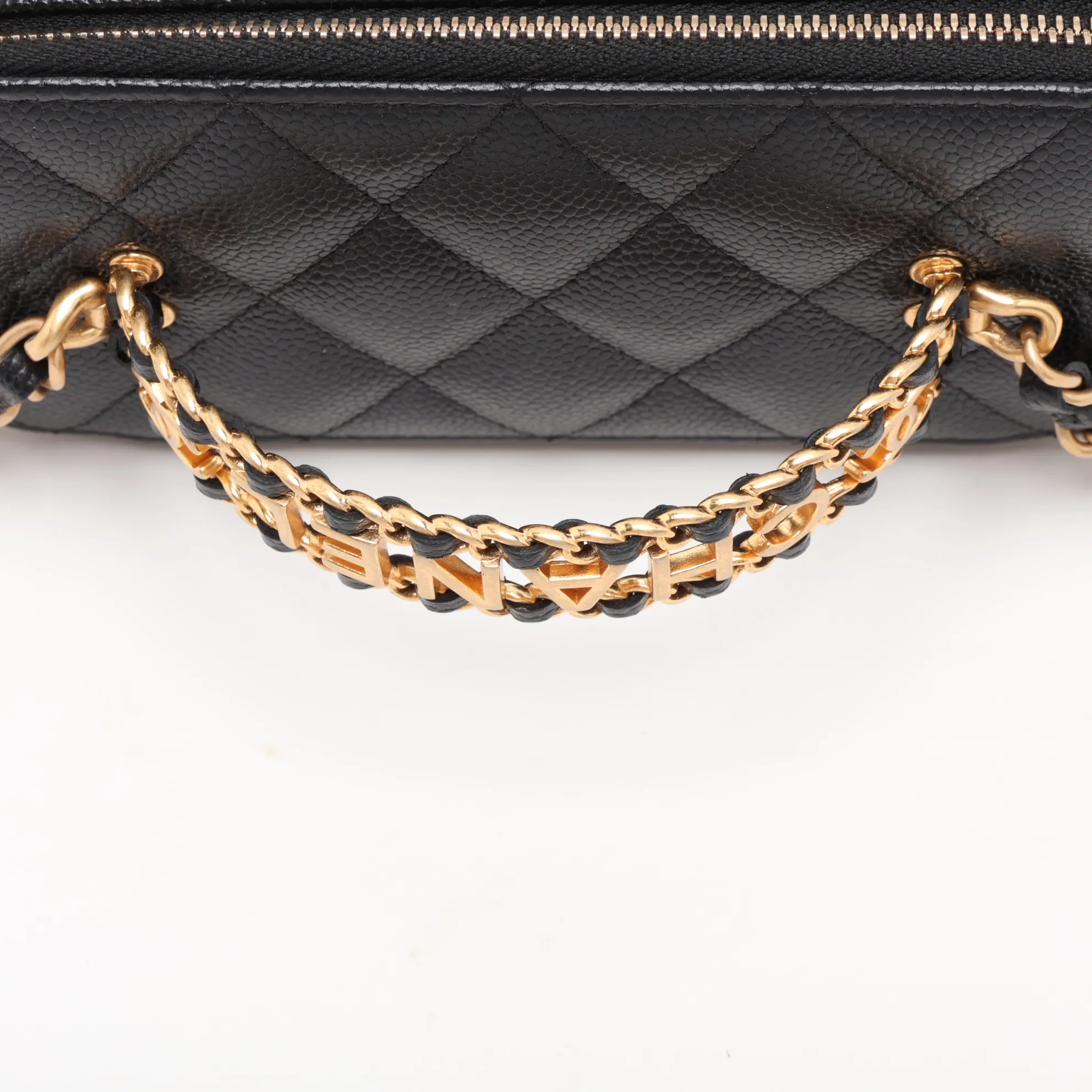 Matelassé Caviar Skin 2-Way Handbag Vanity Case Black Gold Hardware 32115689 (Serial Number 32) — view 5