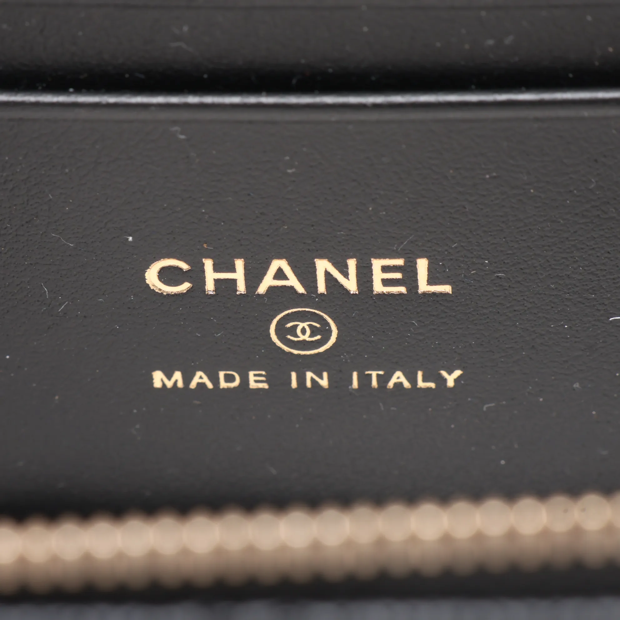 Matelassé Caviar Skin 2-Way Handbag Vanity Case Black Gold Hardware 32115689 (Serial Number 32) — view 9