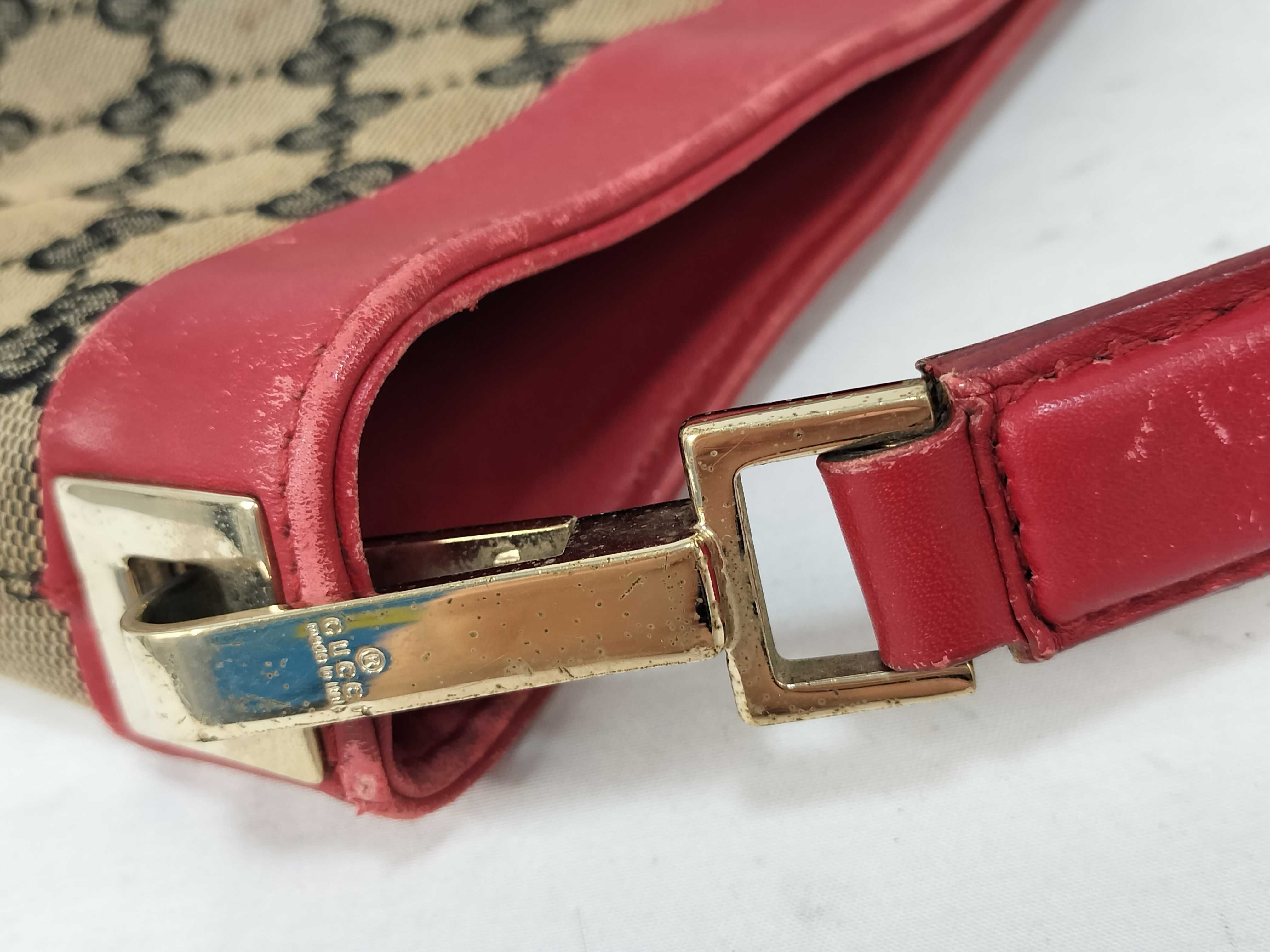 GG Canvas Gucci Handbag Shoulder Bag — view 15