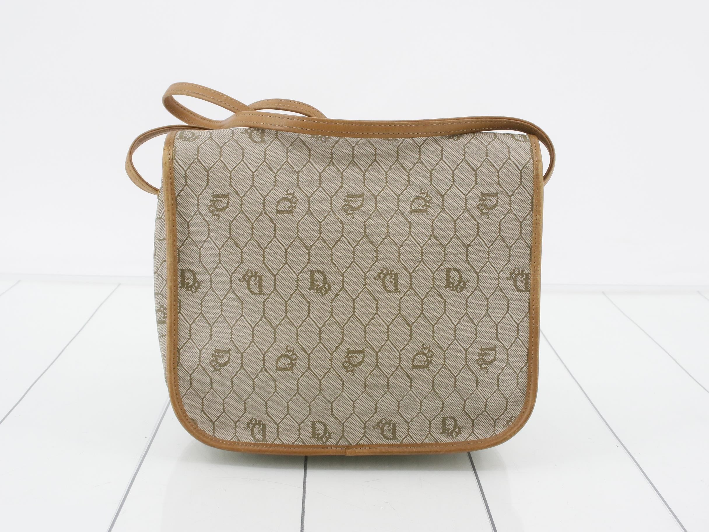 Honeycomb Shoulder Bag Beige PVC Leather — view 2