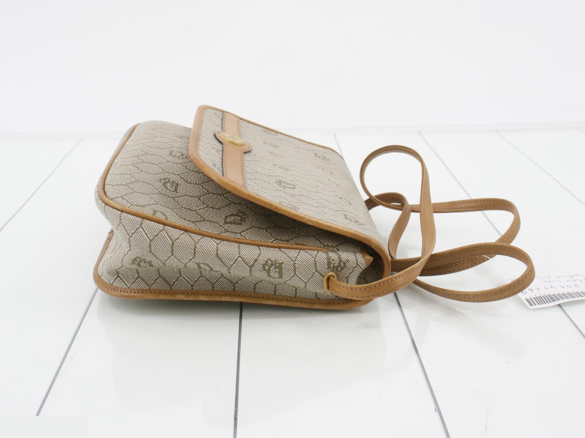 Honeycomb Shoulder Bag Beige PVC Leather — view 3
