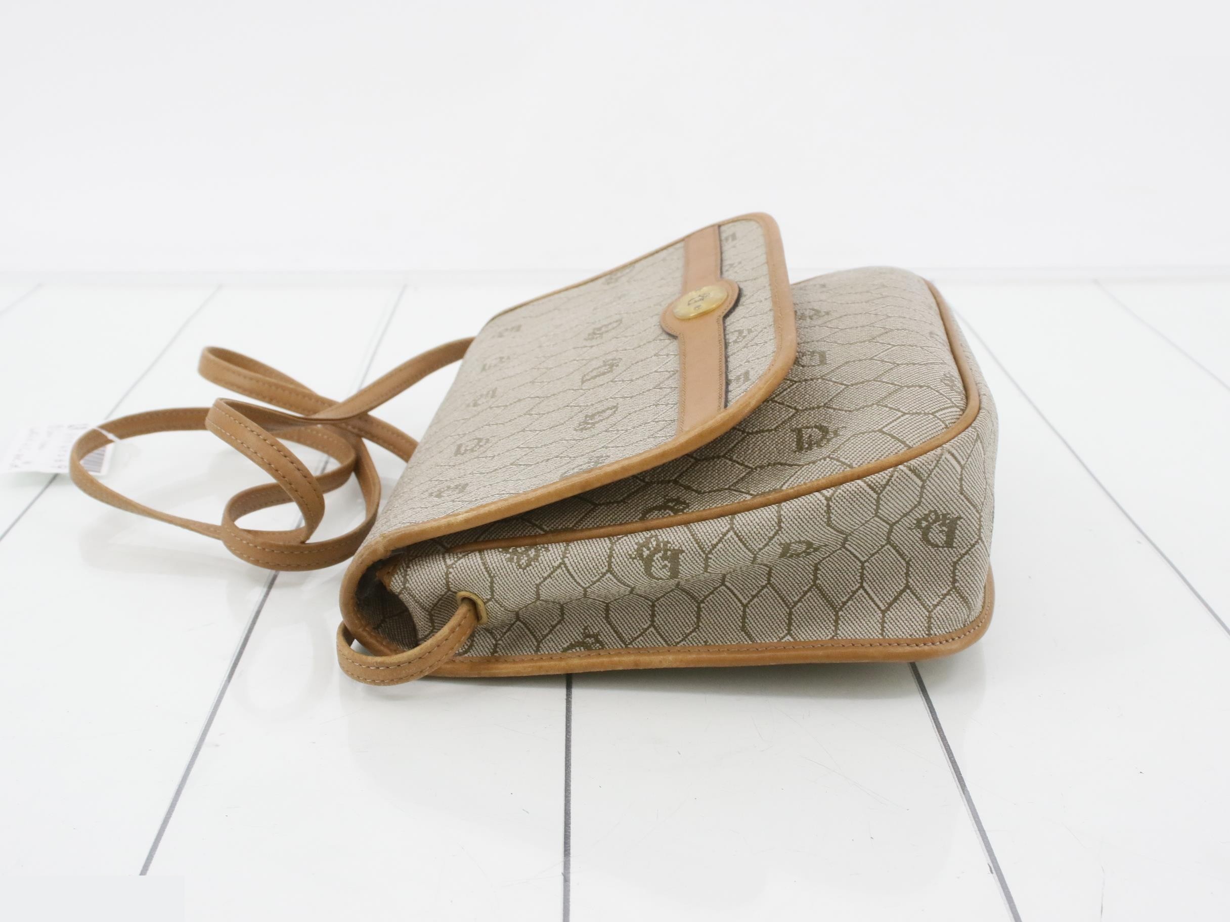 Honeycomb Shoulder Bag Beige PVC Leather — view 4
