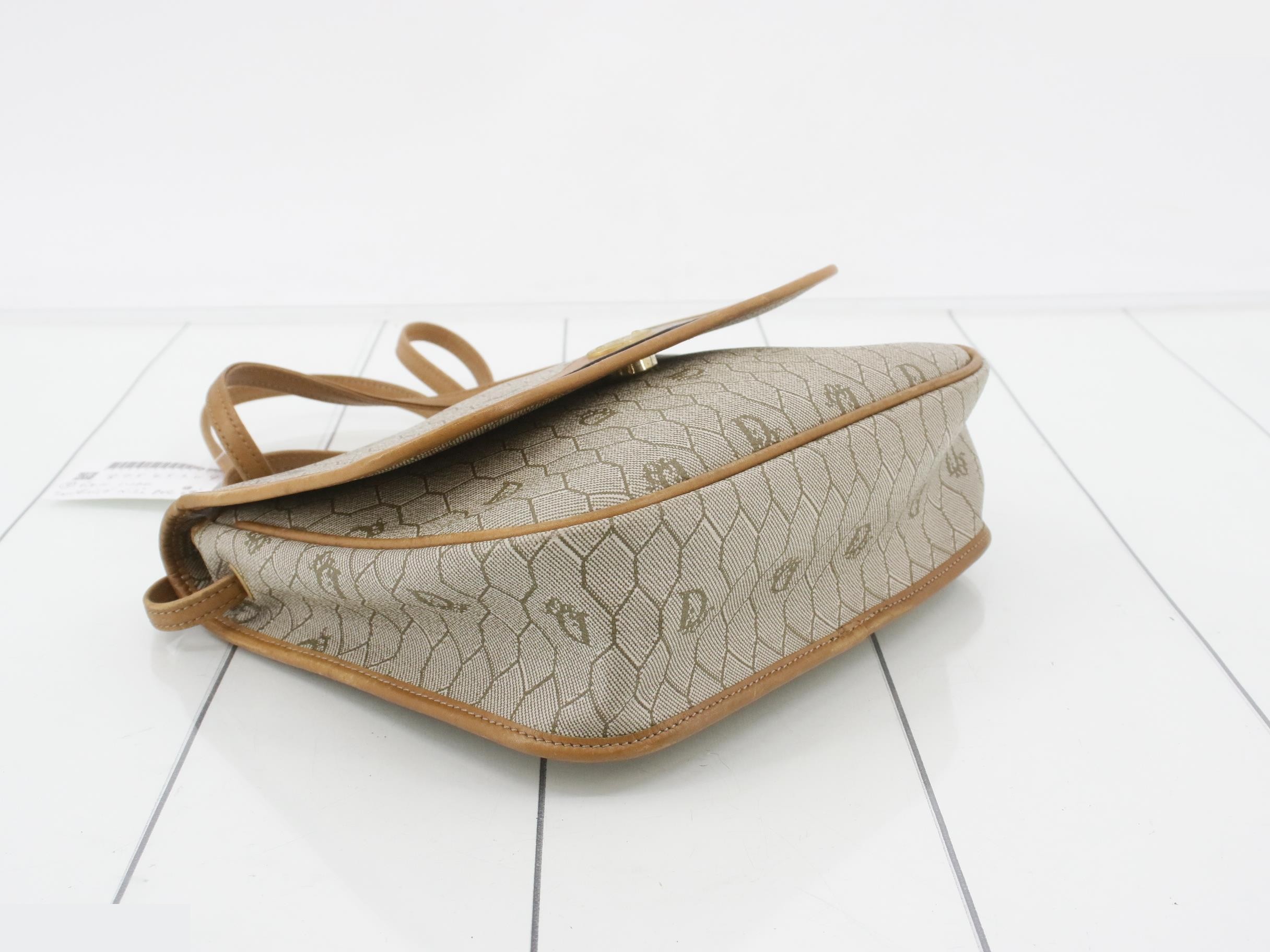 Honeycomb Shoulder Bag Beige PVC Leather — view 5