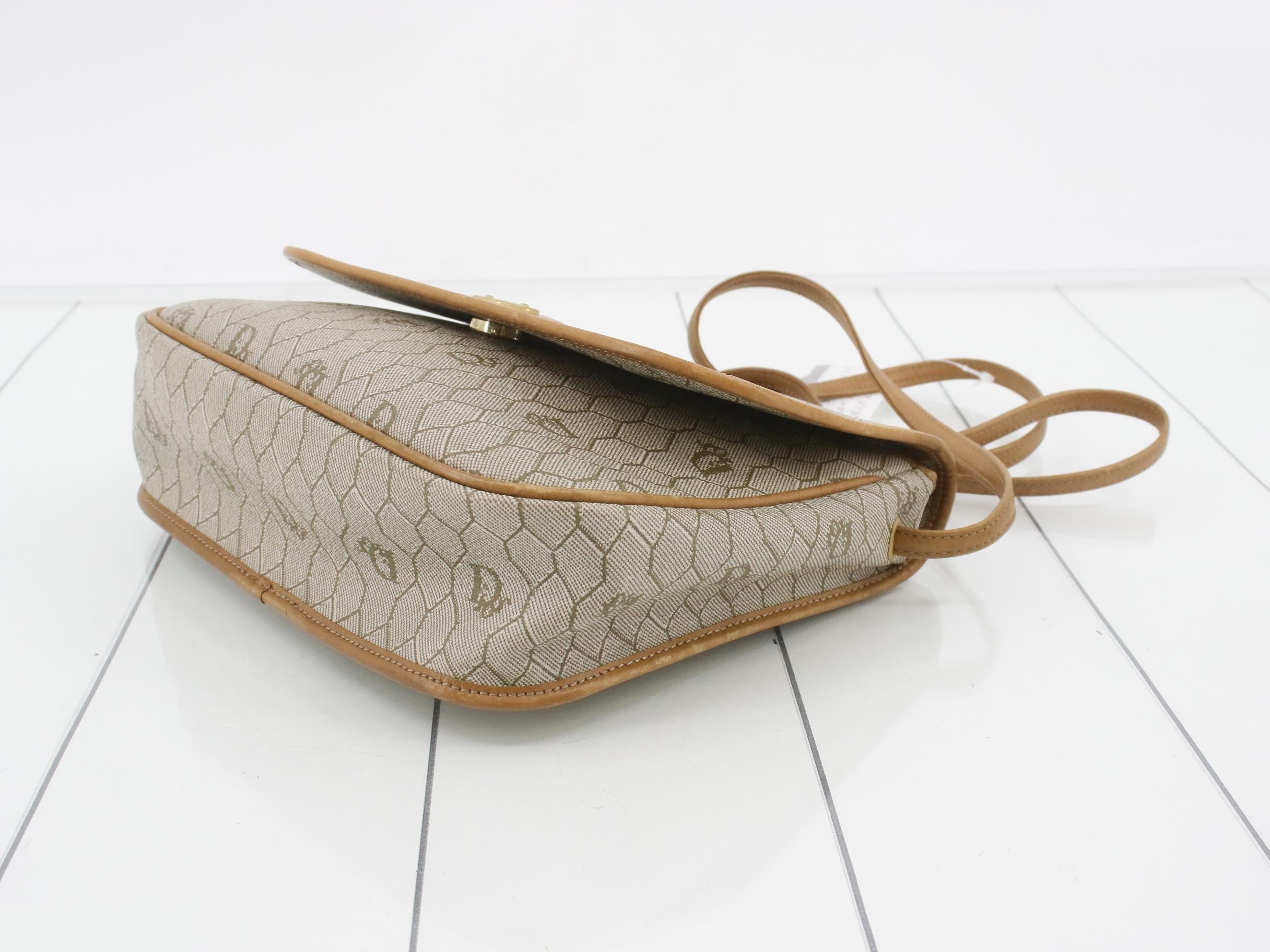 Honeycomb Shoulder Bag Beige PVC Leather — view 6