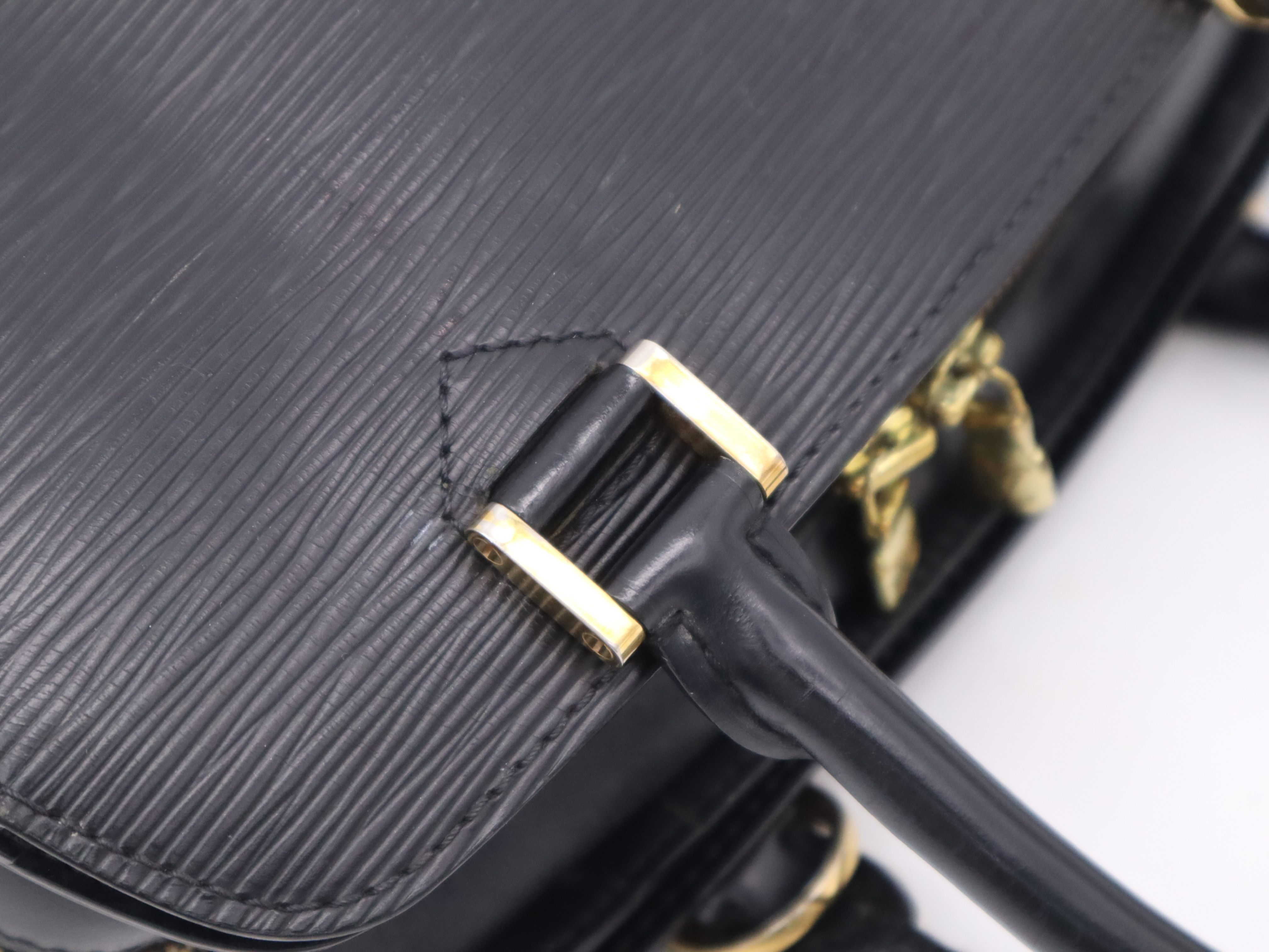 M52052 Epi Pont Neuf Noir Handbag — view 7