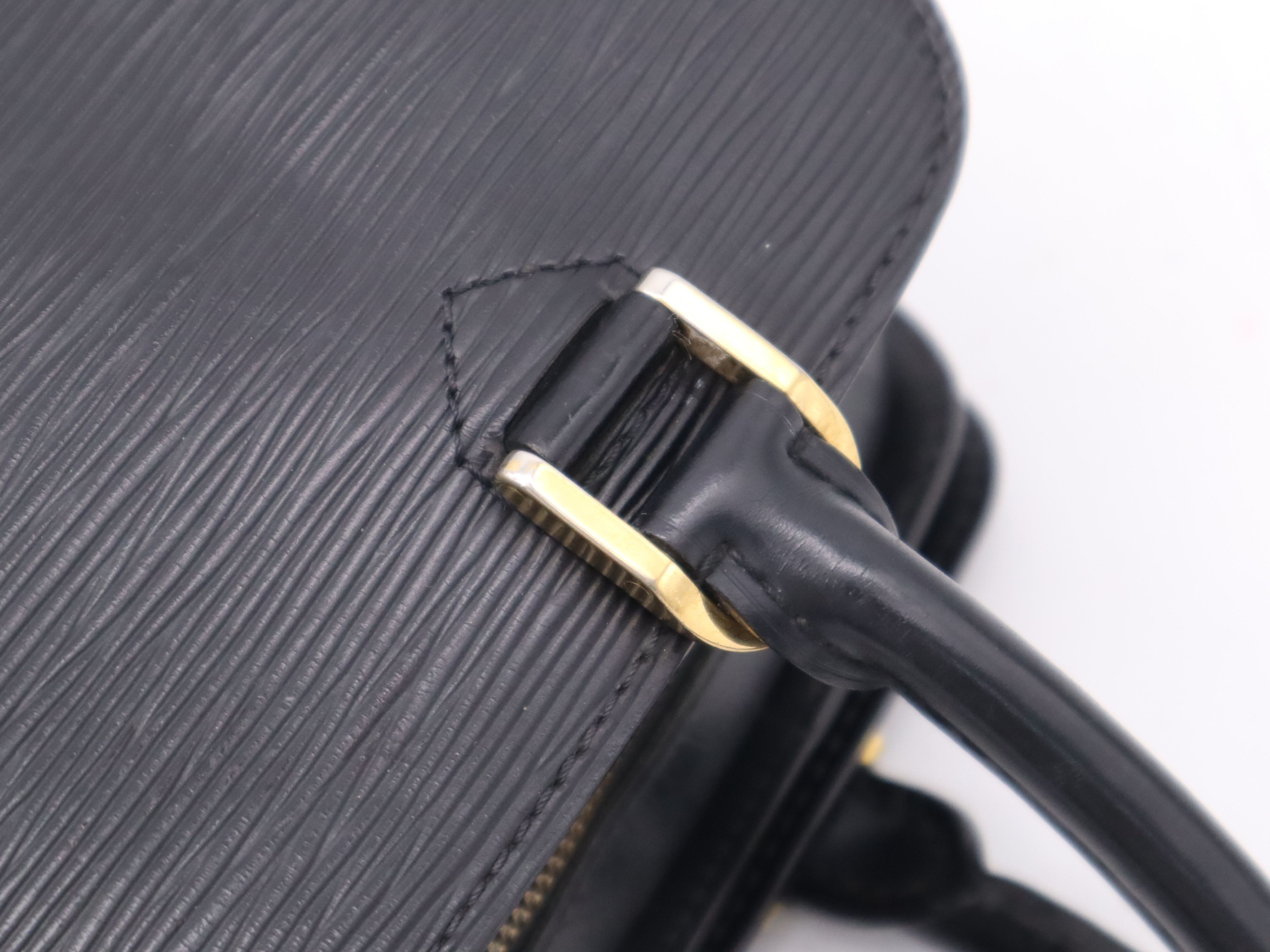 M52052 Epi Pont Neuf Noir Handbag — view 8