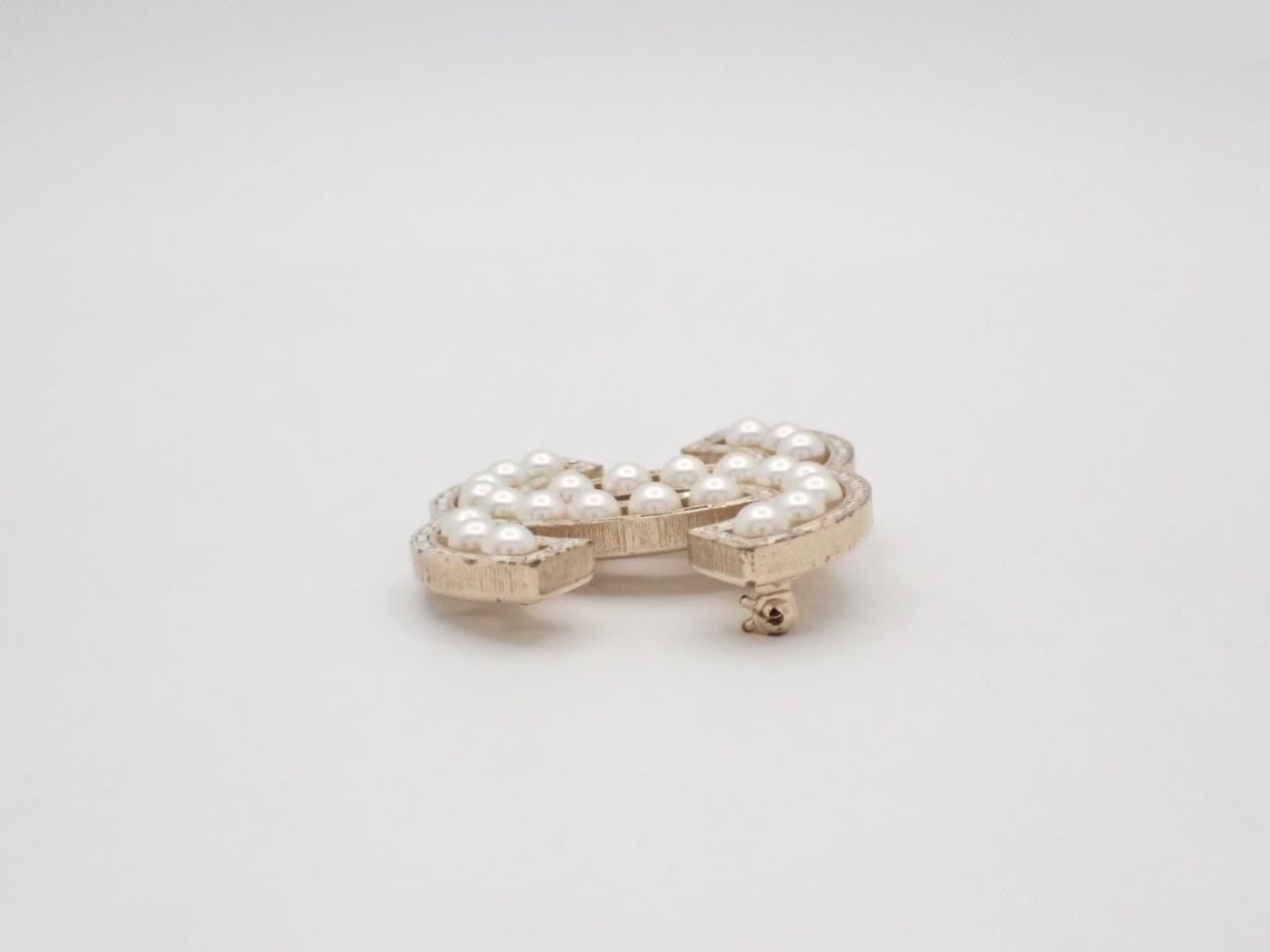 Coco Mark Stone Pearl Gold Brooch A16P — view 3