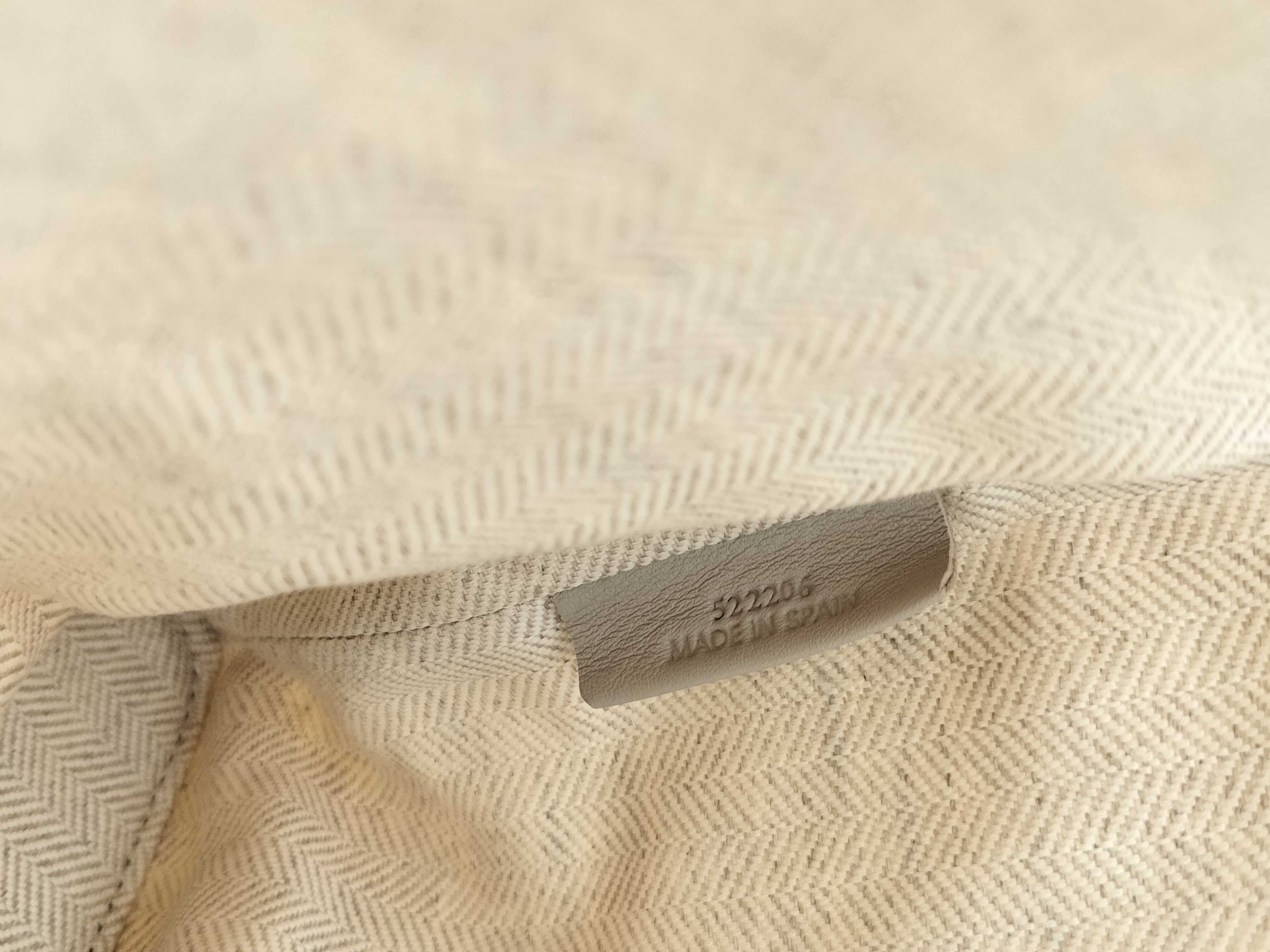 (Loewe) Clutch Bag Pouch for Women, Oblong Pouch, Anagram Jacquard & Calfskin Pouch — view 13
