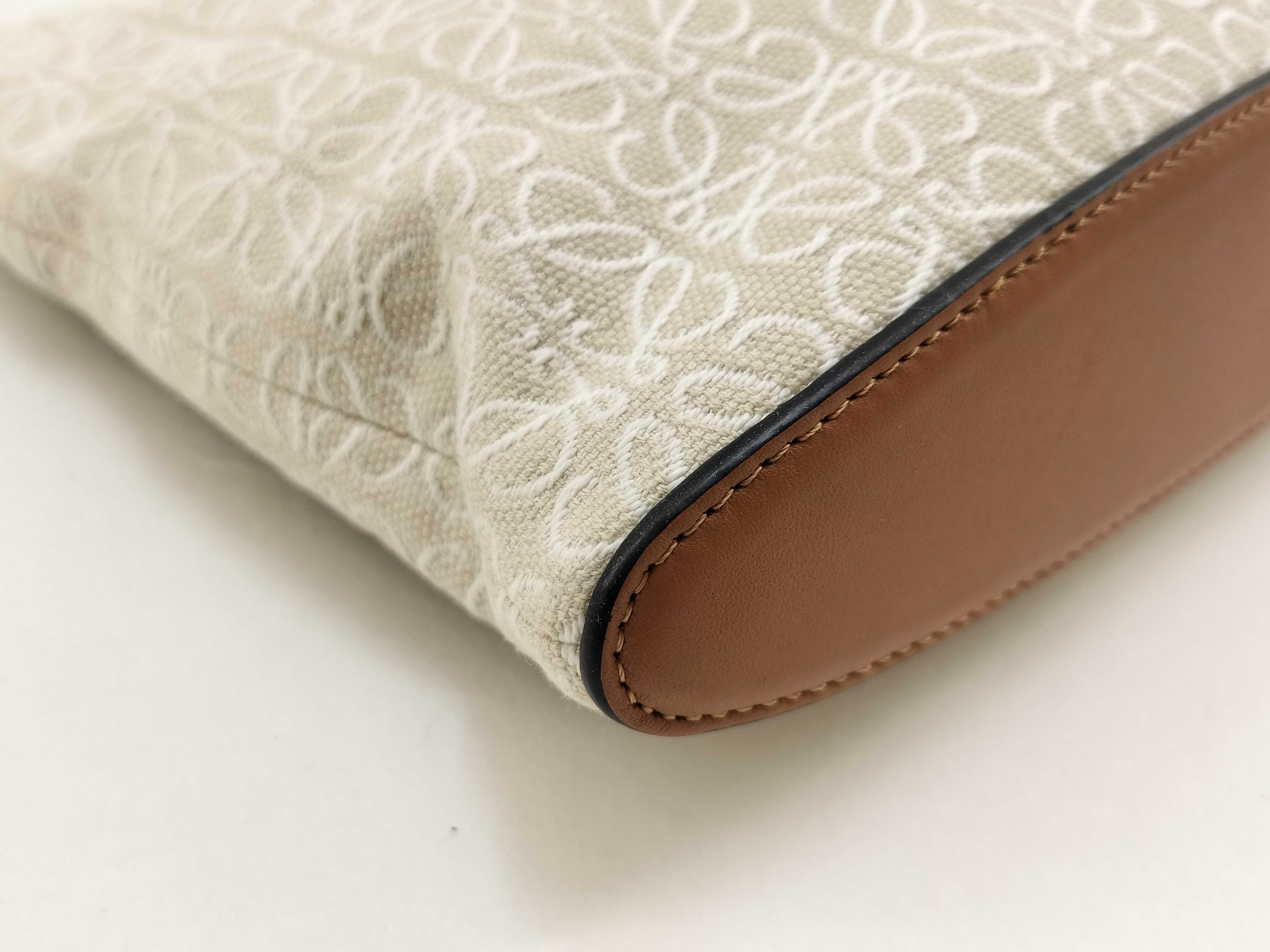 (Loewe) Clutch Bag Pouch for Women, Oblong Pouch, Anagram Jacquard & Calfskin Pouch — view 4