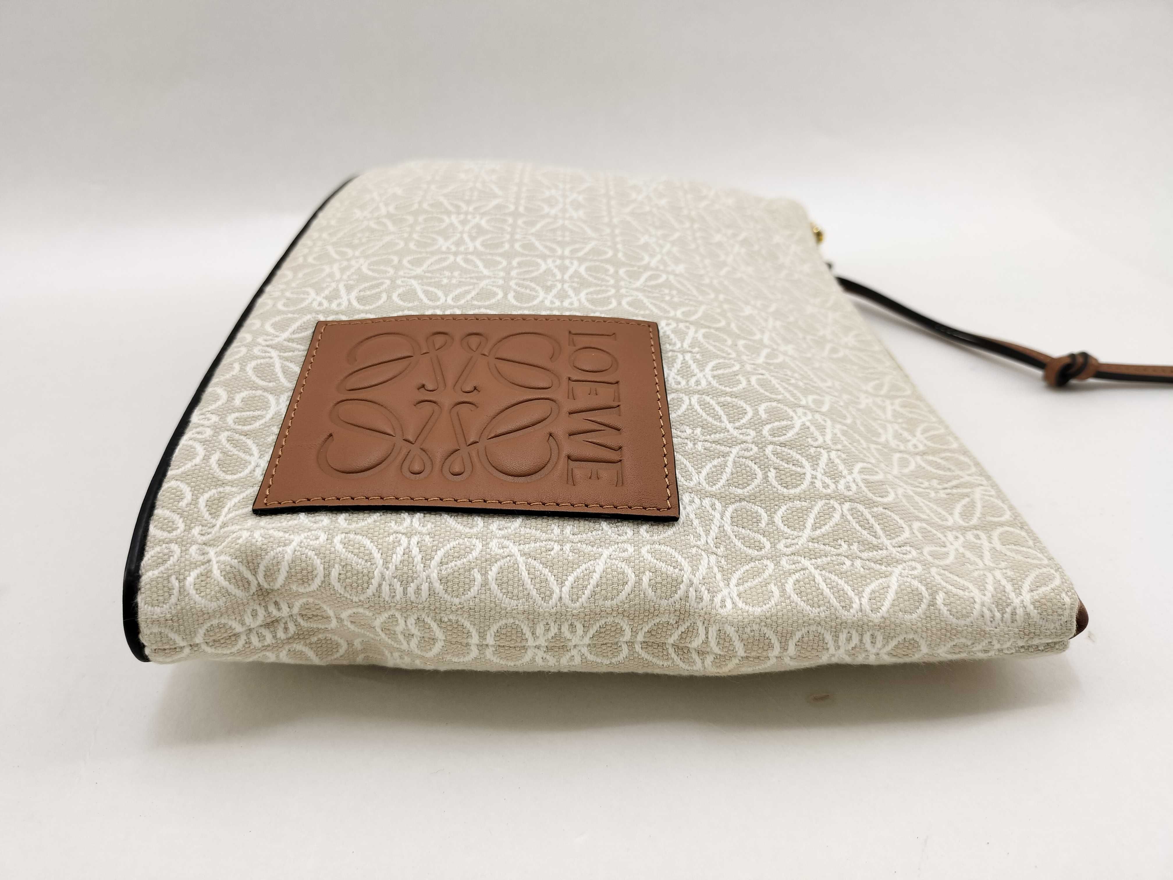 (Loewe) Clutch Bag Pouch for Women, Oblong Pouch, Anagram Jacquard & Calfskin Pouch — view 7