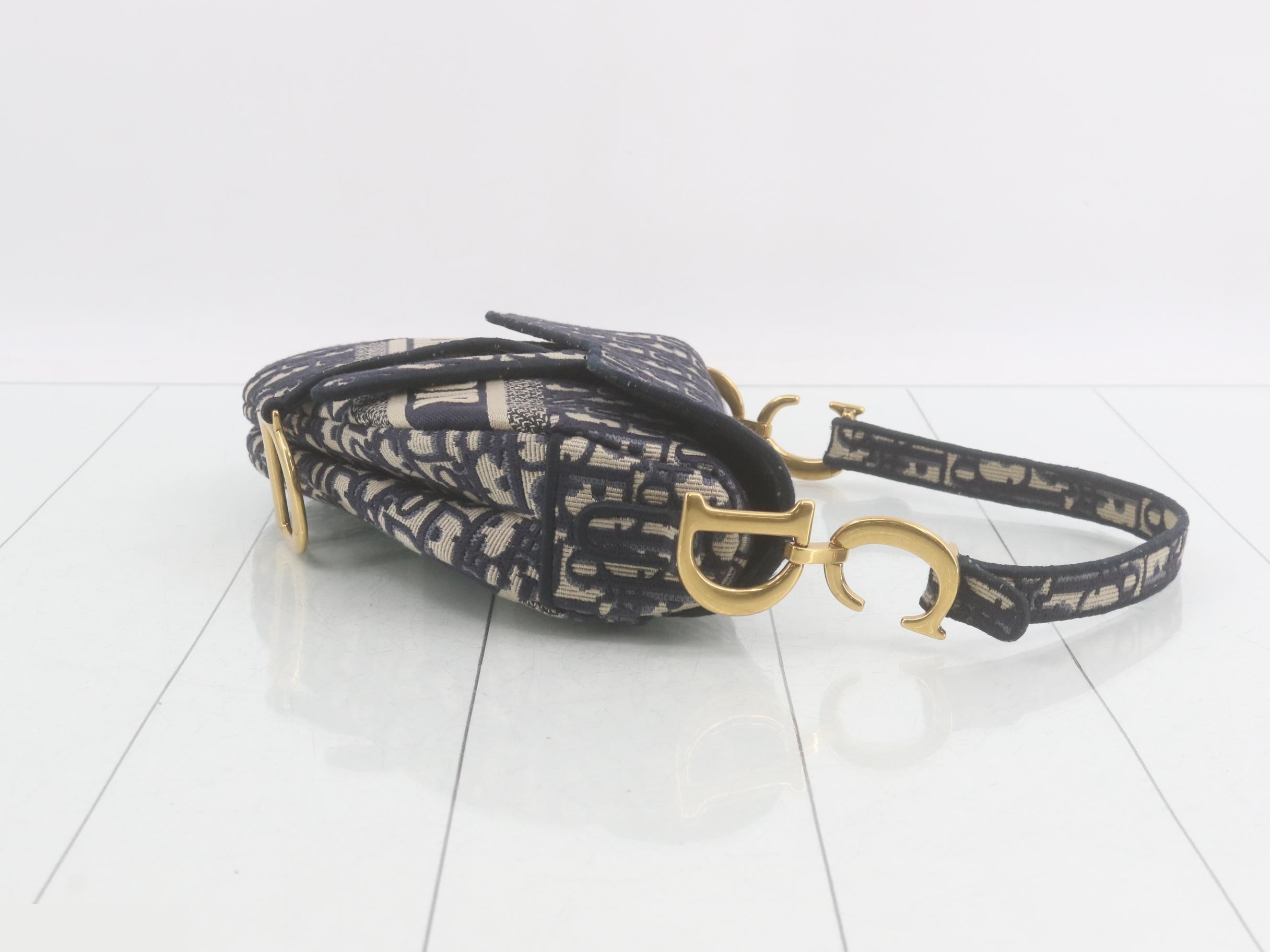 Saddlebag, Oblique Embroidery, One-Shoulder Bag — view 3