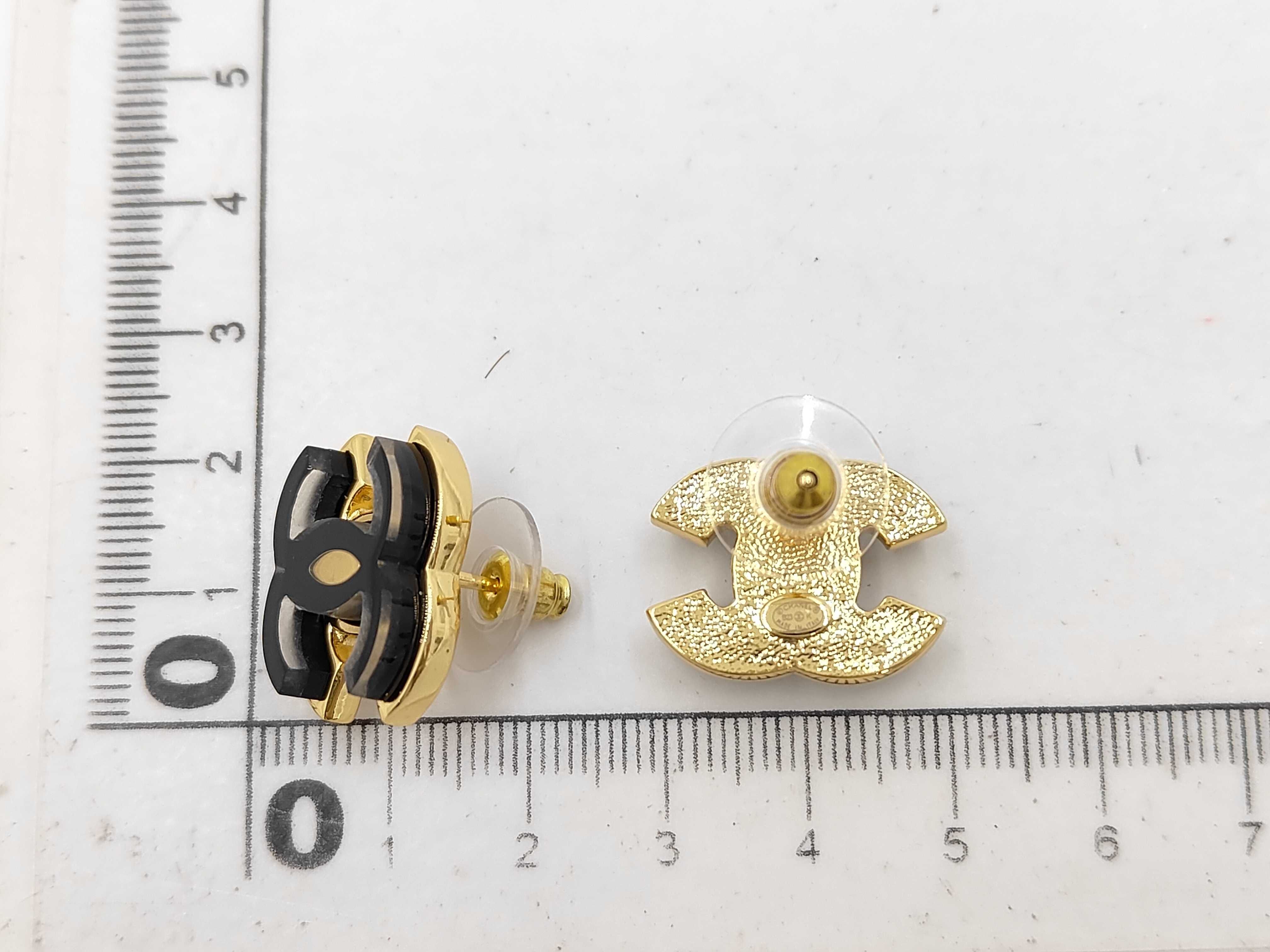 Coco Mark Earrings B23 K Earrings — view 6