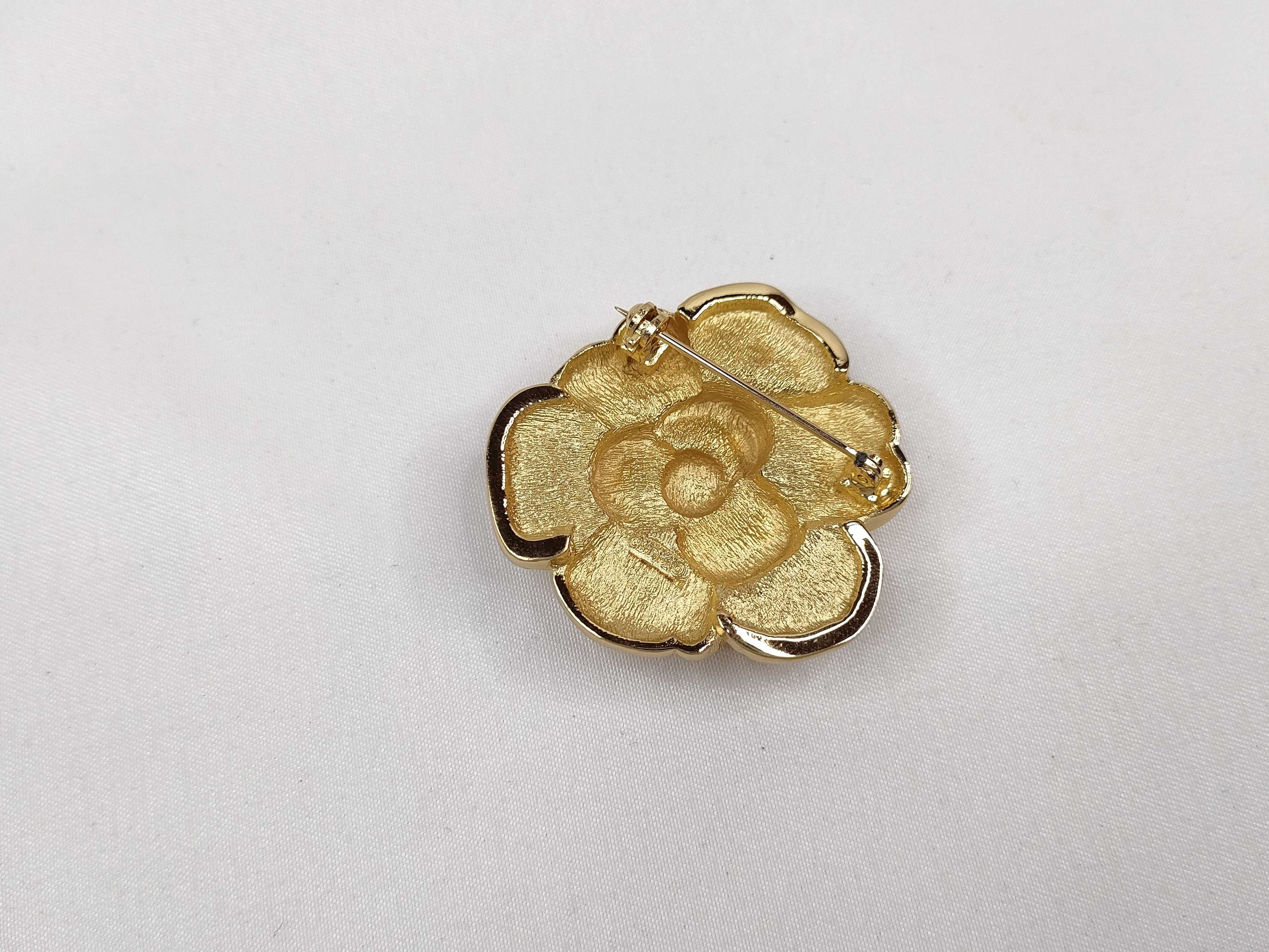 Flower Rhinestone Gold Tone Brooch — view 2