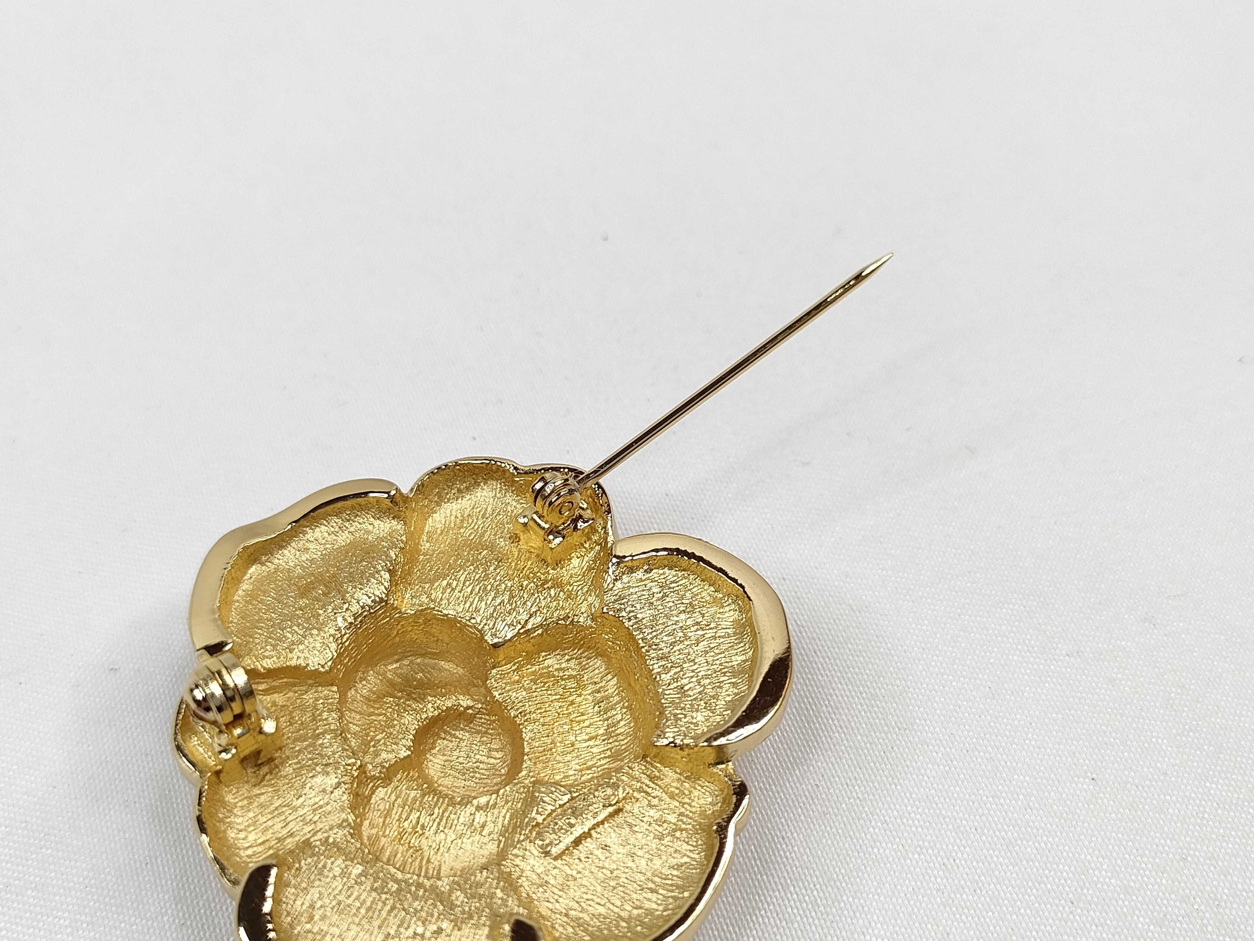 Flower Rhinestone Gold Tone Brooch — view 4
