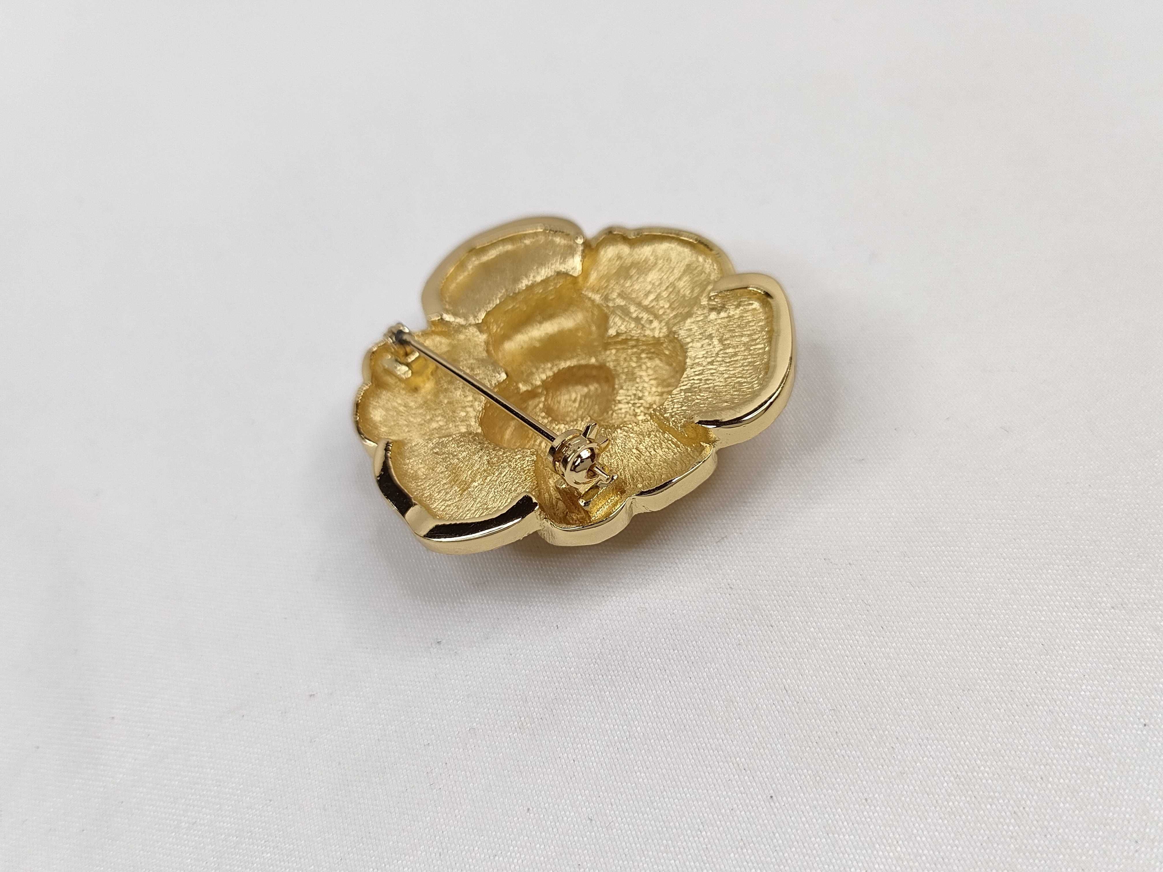 Flower Rhinestone Gold Tone Brooch — view 6