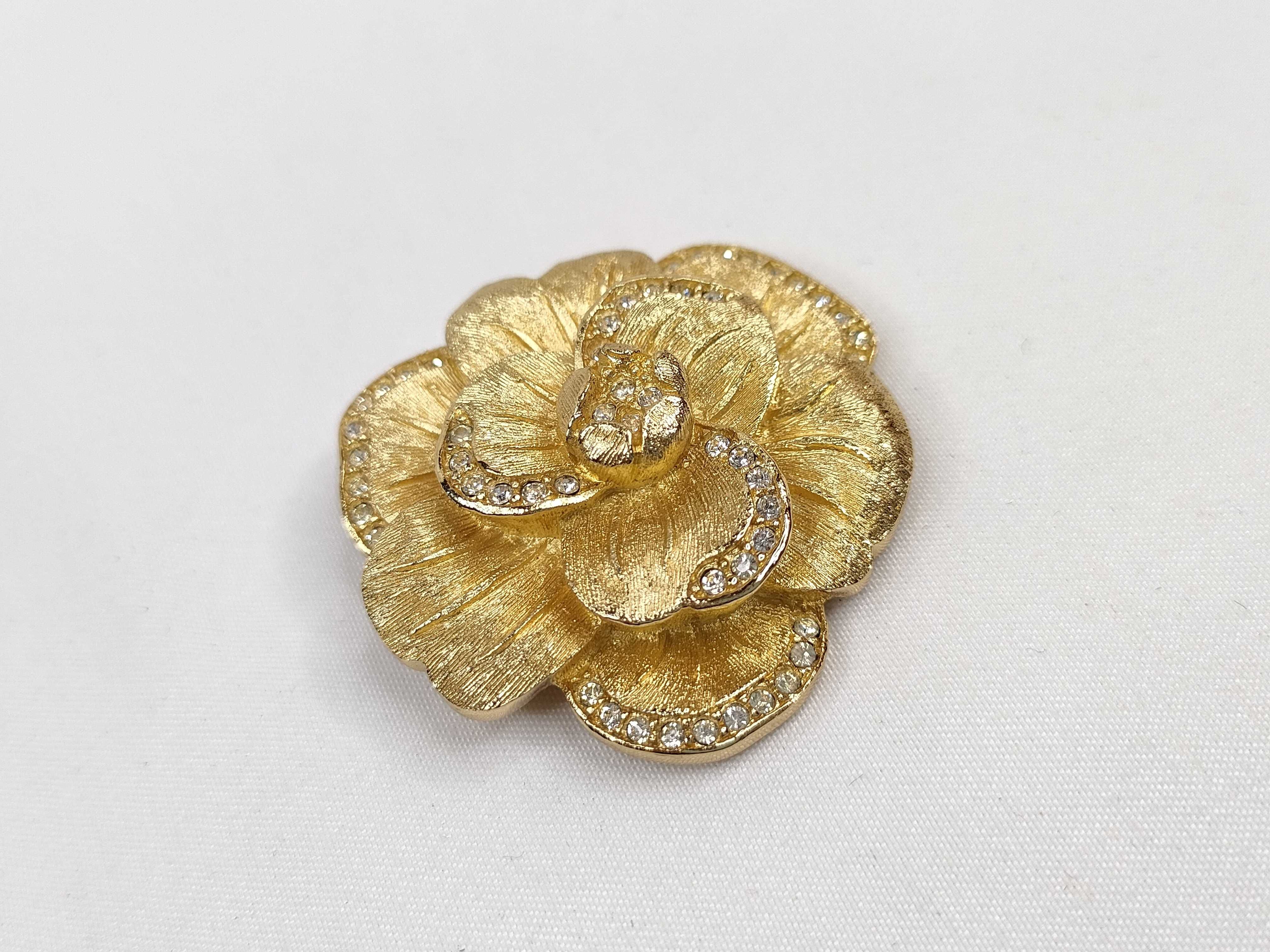 Flower Rhinestone Gold Tone Brooch — view 8