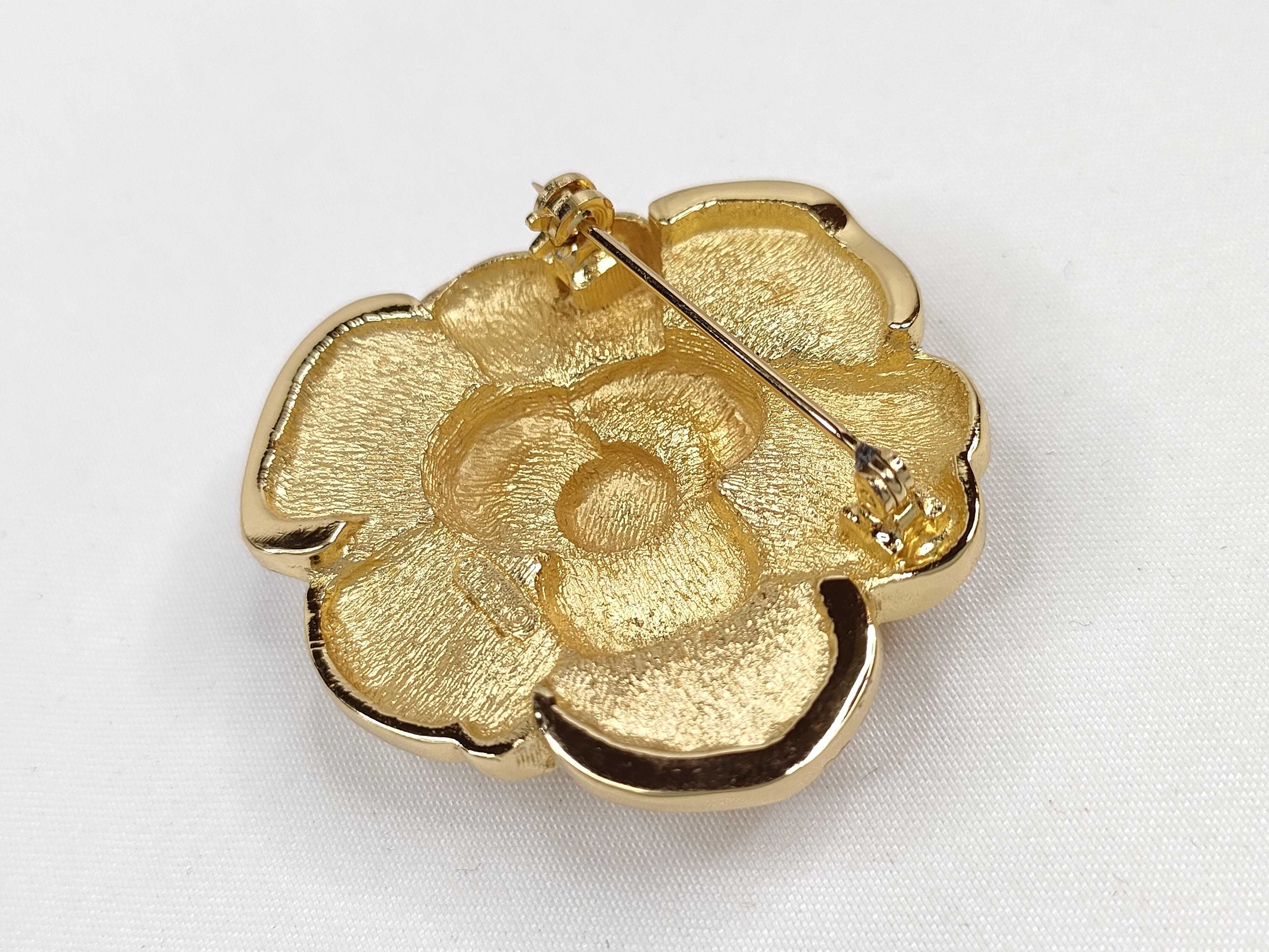 Flower Rhinestone Gold Tone Brooch — view 9