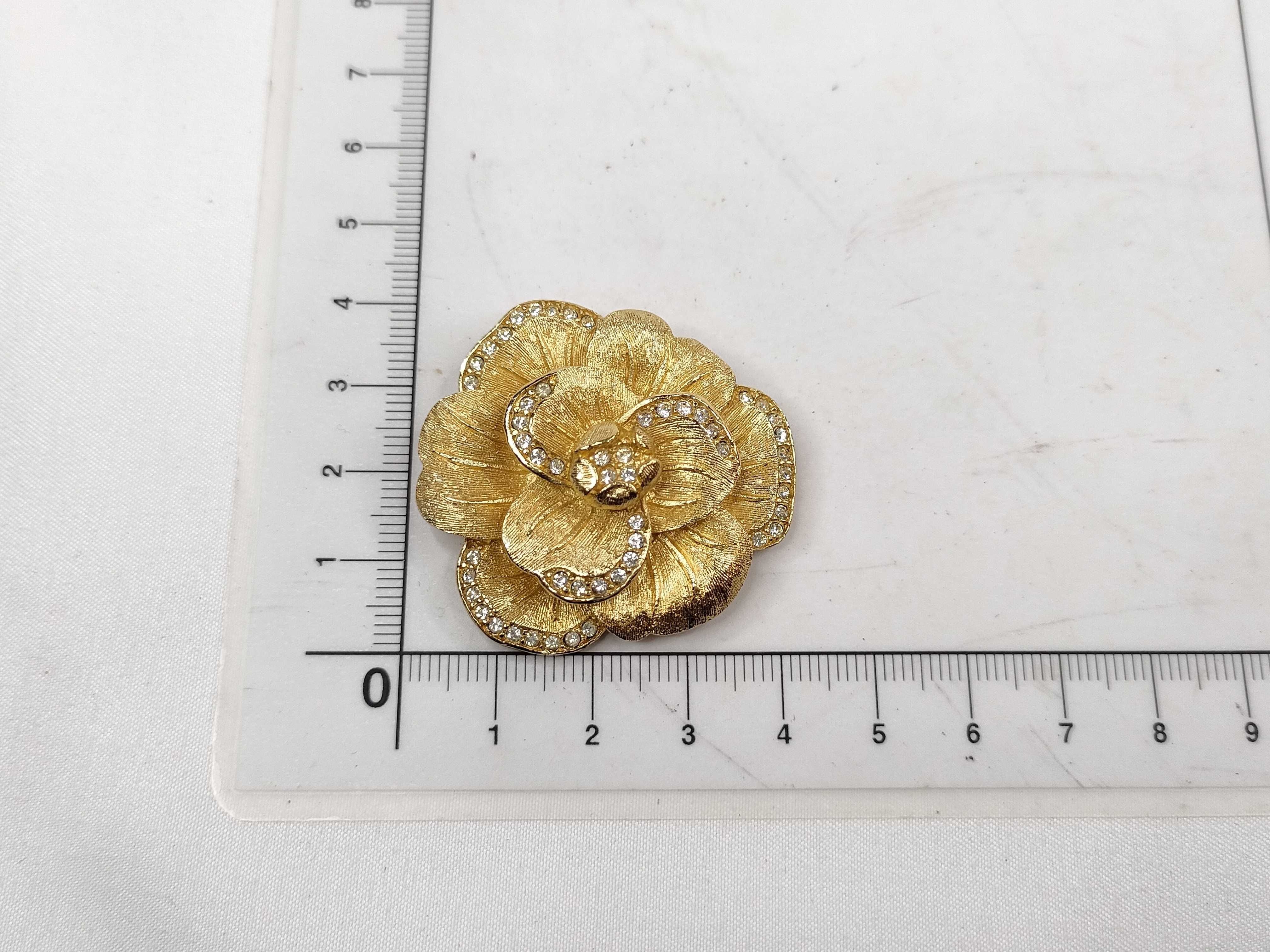 Flower Rhinestone Gold Tone Brooch — view 10