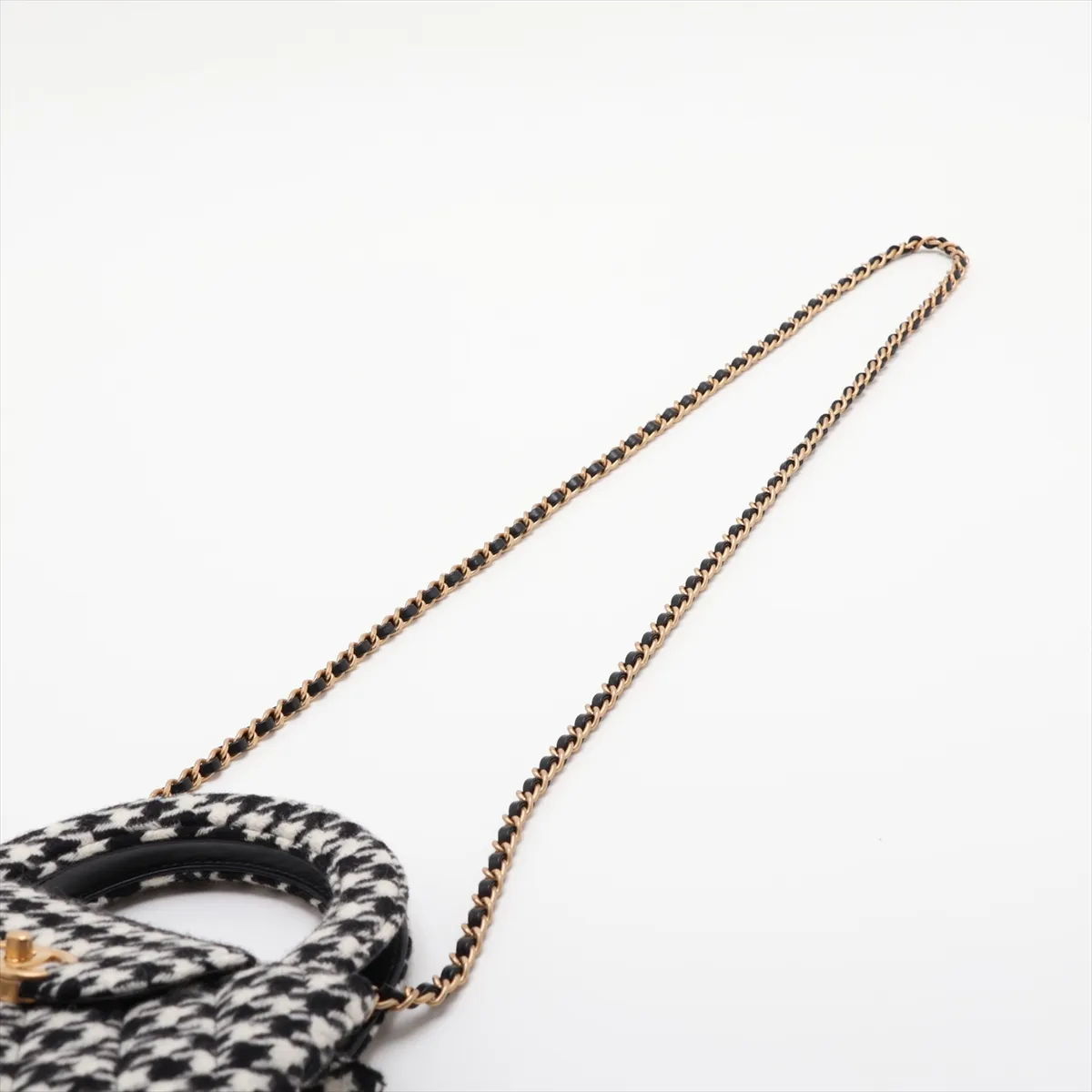 Matelassé Wool 2-Way Shoulder Bag, Houndstooth Pattern, Black x White, Gold Hardware, C2HHKJK1, Random Plate — view 5