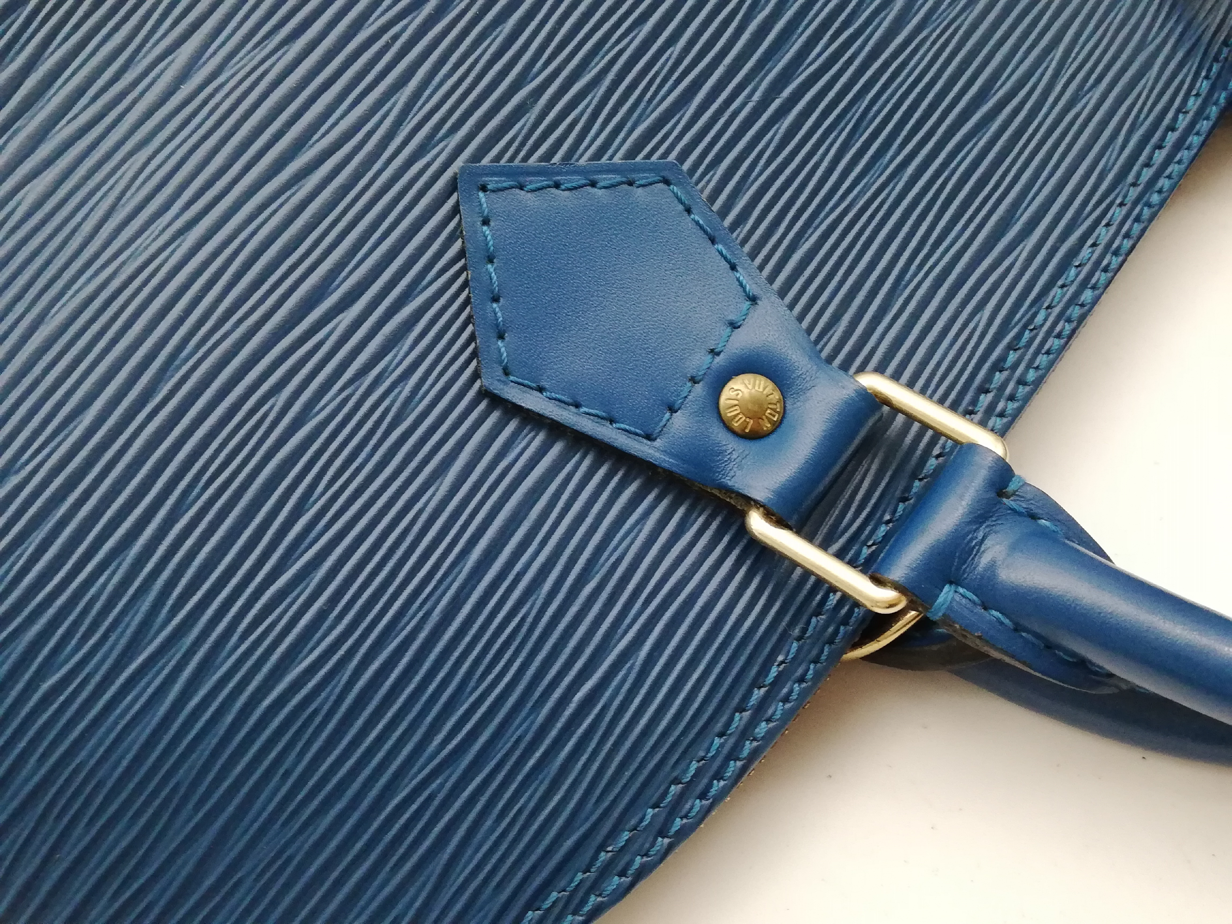 Epi Alma M52145 Handbag — view 12