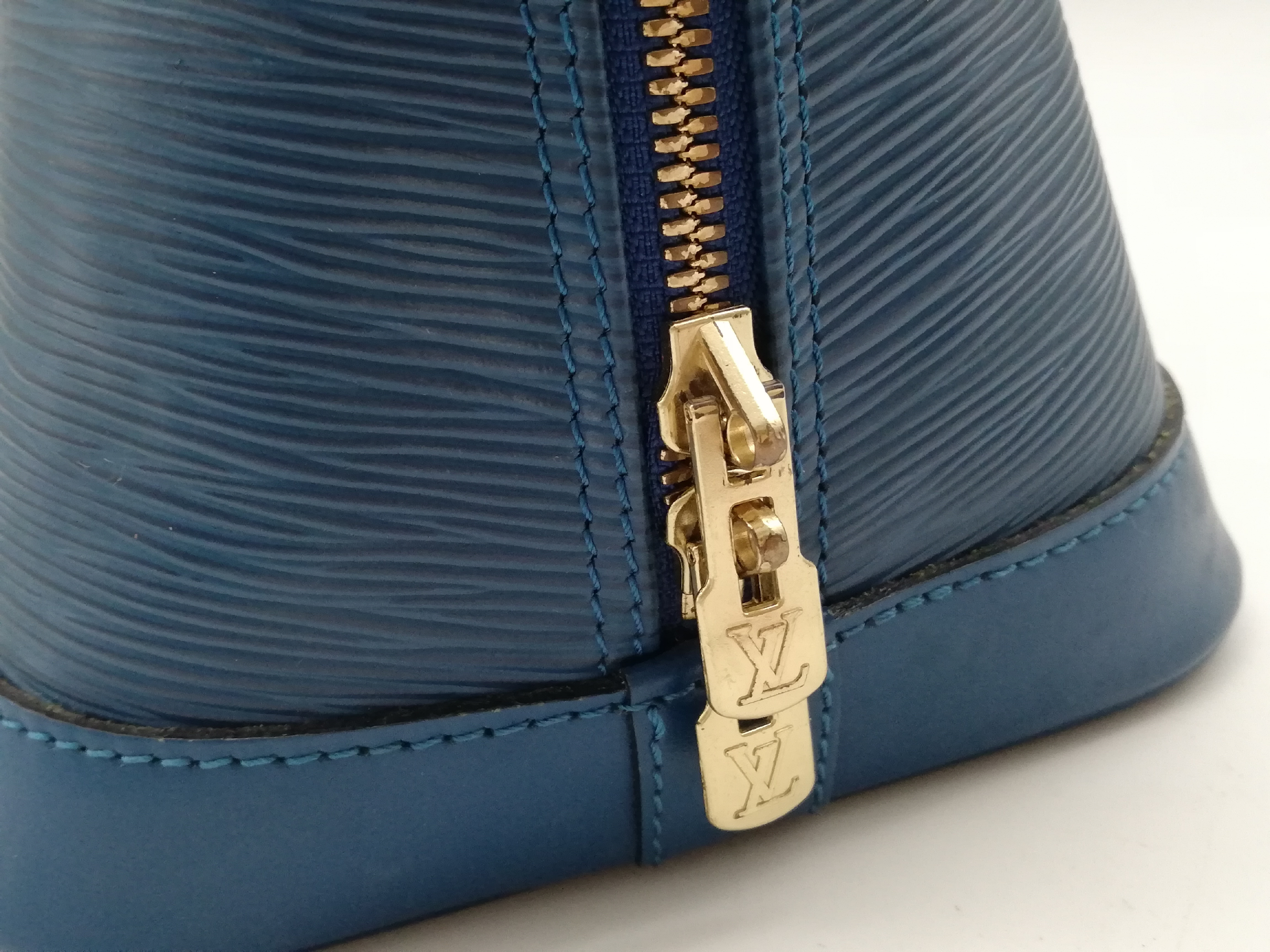 Epi Alma M52145 Handbag — view 13