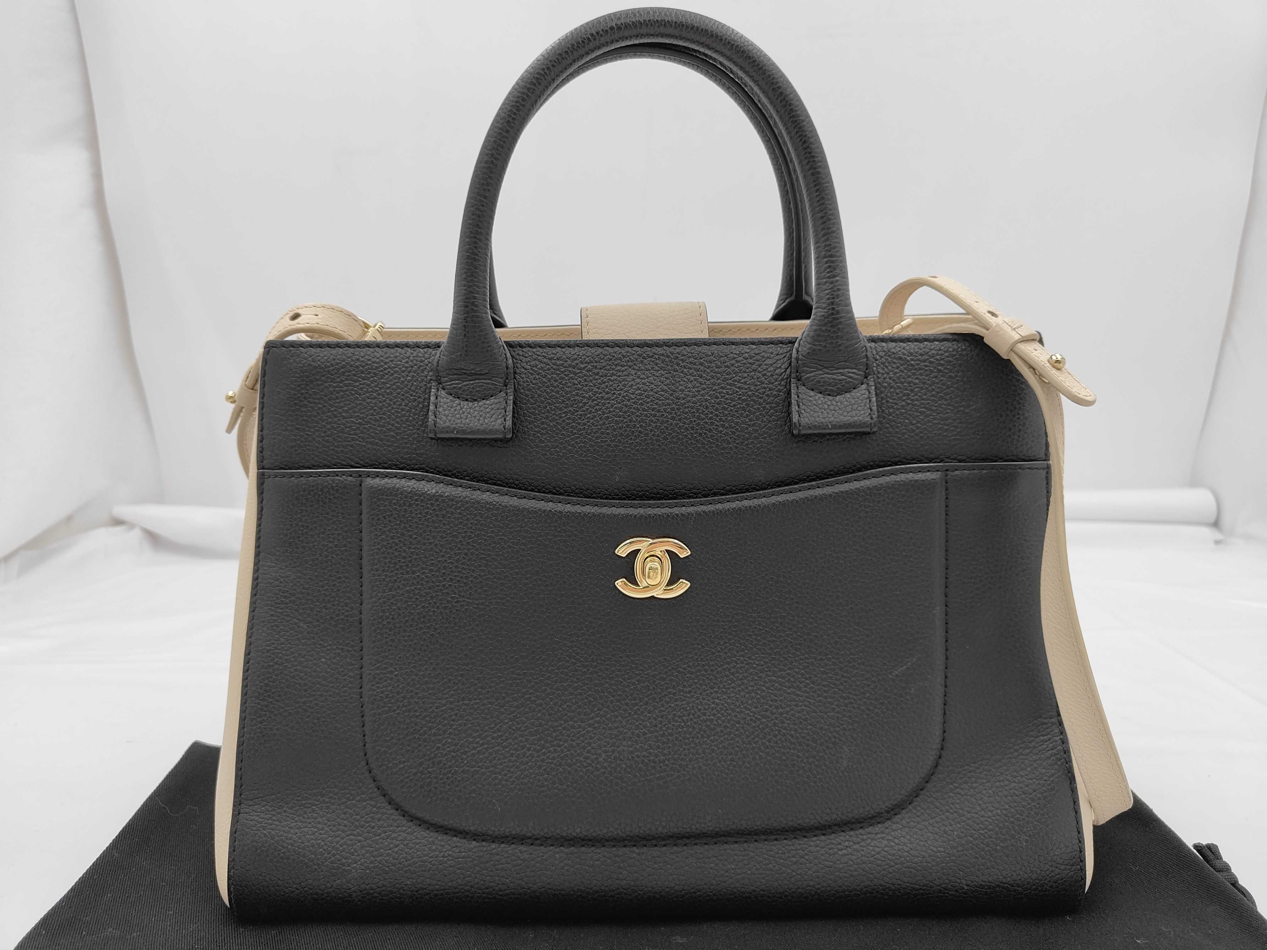 Executive Caviar Skin Black Gold Hardware 24002601 2-Way Handbag
